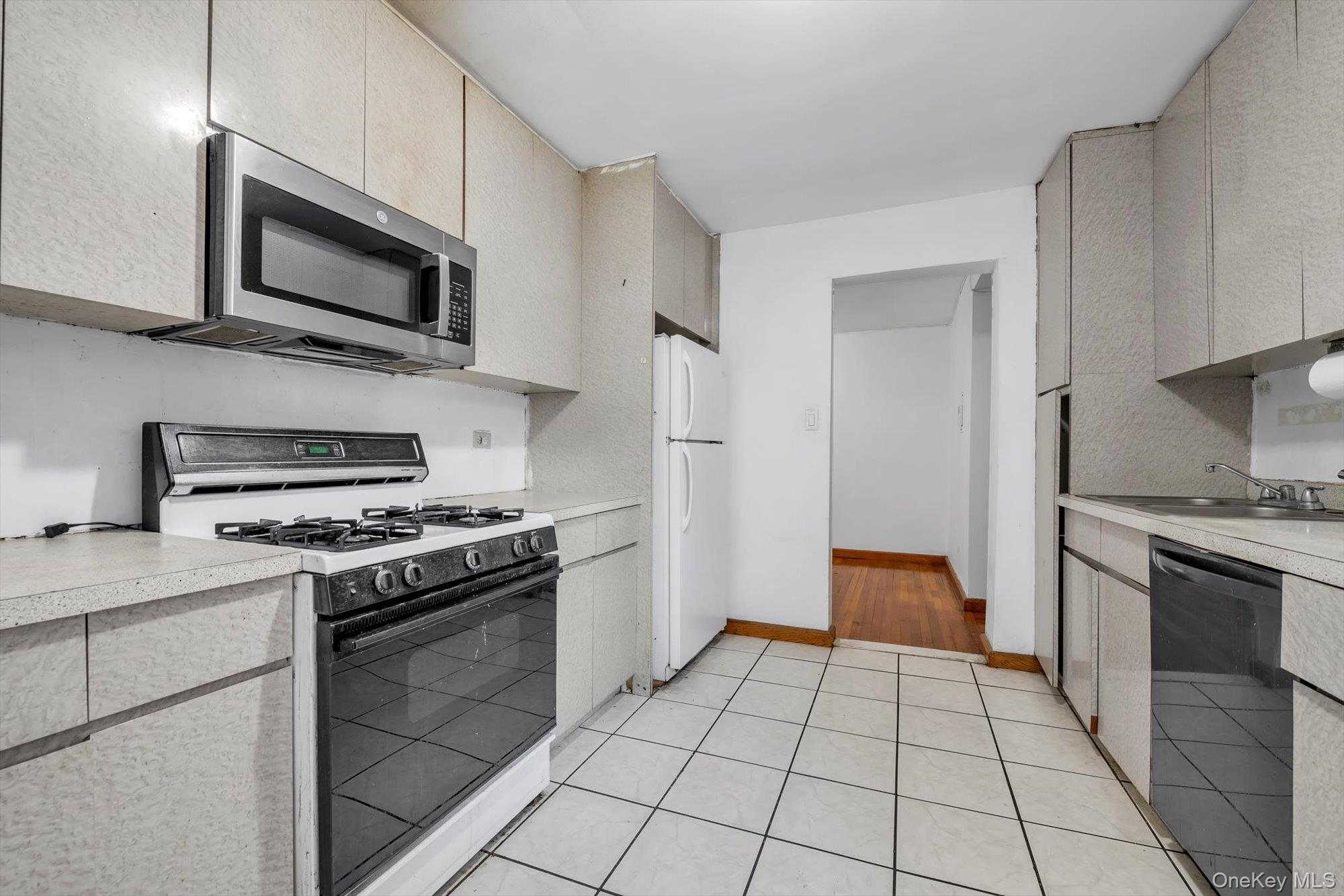 #14 photo, 94-11 60th Avenue, クイーンズ区 Elmhurst , NY 11373