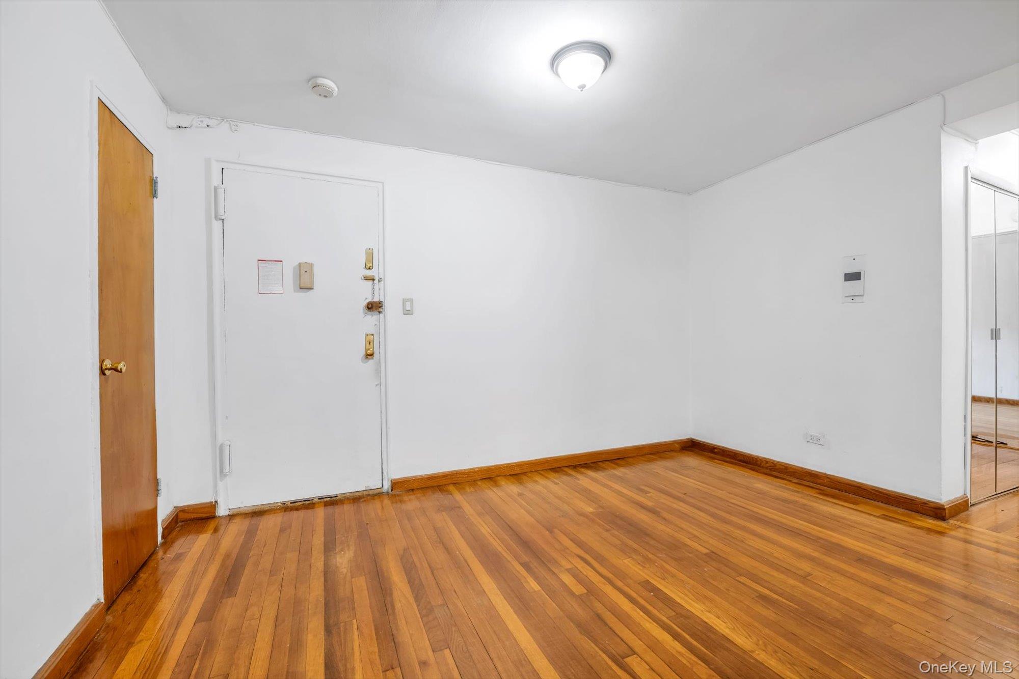 #4 photo, 94-11 60th Avenue, クイーンズ区 Elmhurst , NY 11373