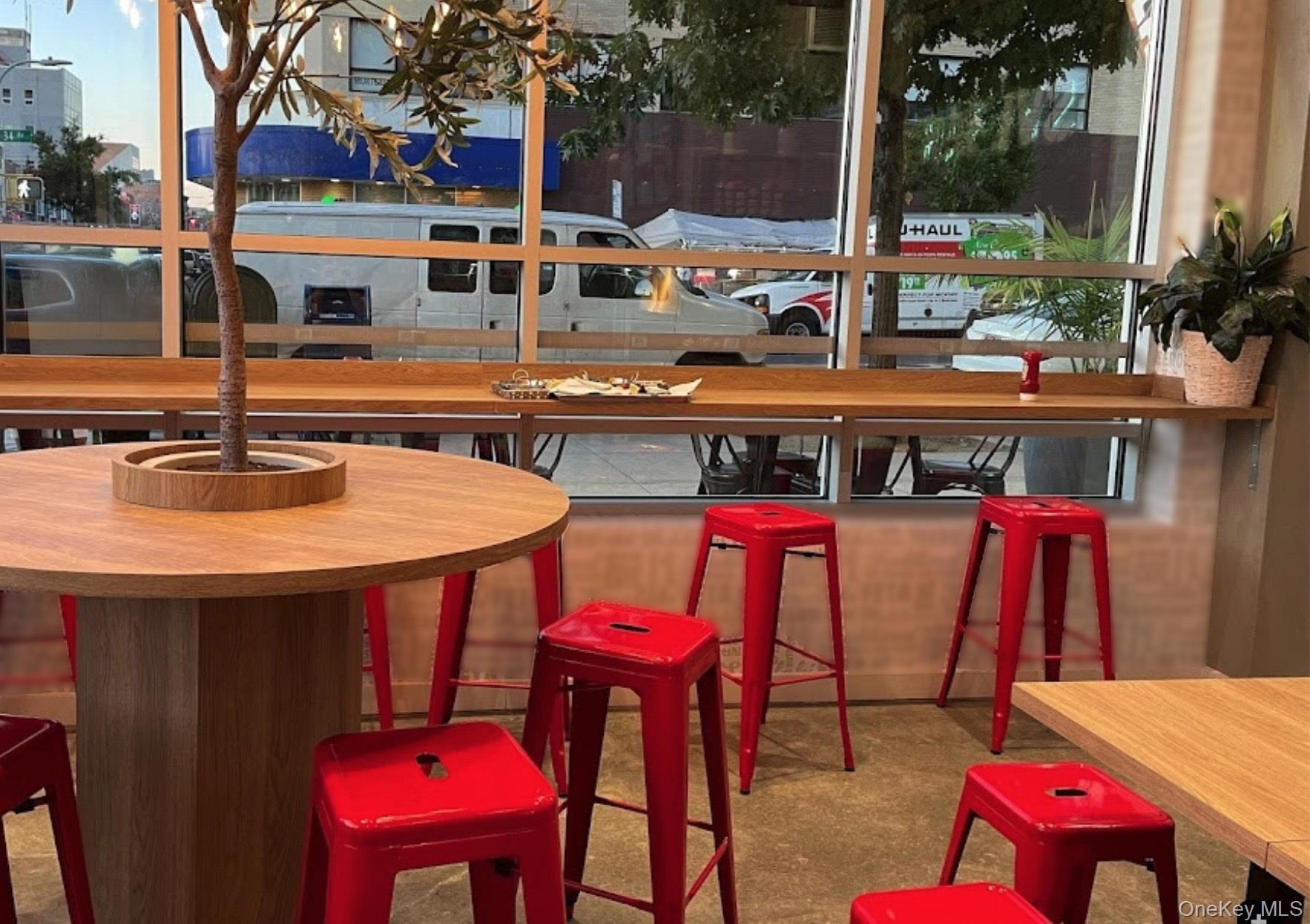 #4 photo, 34-01 Steinway Street, クイーンズ区 Astoria , NY 11101