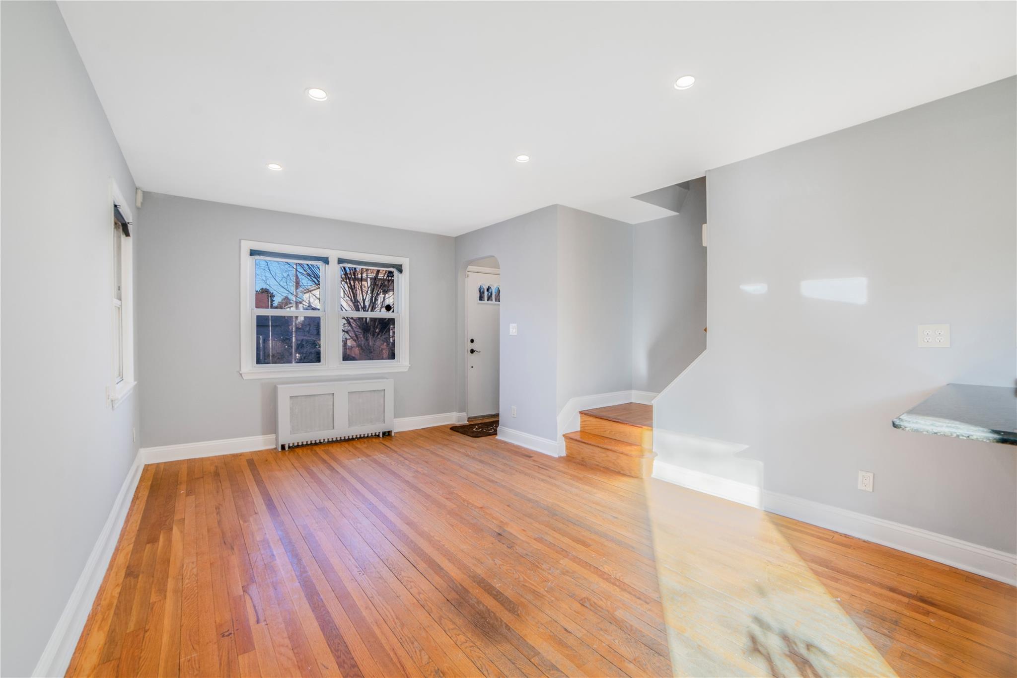 #4 photo, 246-62 87th Avenue, 皇后區 Bellerose , NY 11426