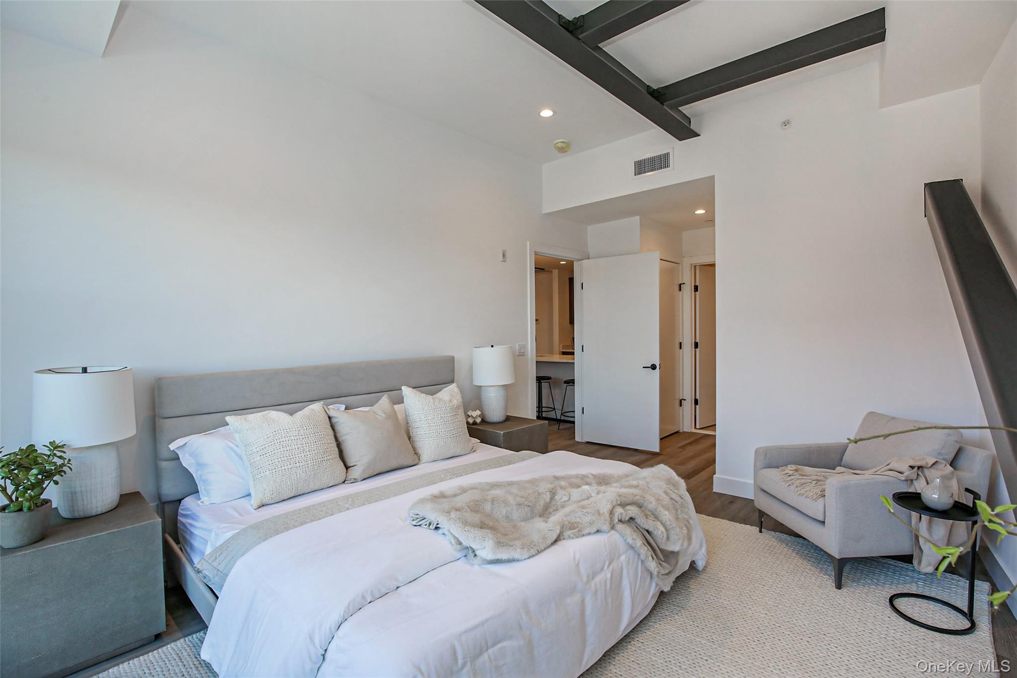 #10 photo, 70 Memorial Plaza, 뉴욕주 Pleasantville , NY 10570