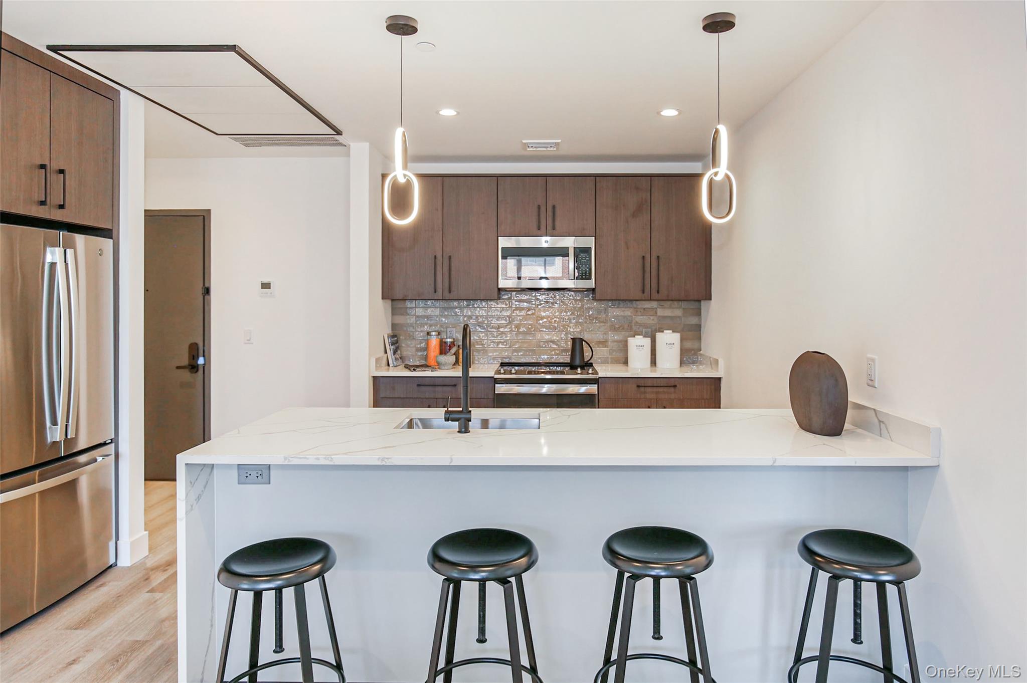 #4 photo, 70 Memorial Plaza, 뉴욕주 Pleasantville , NY 10570