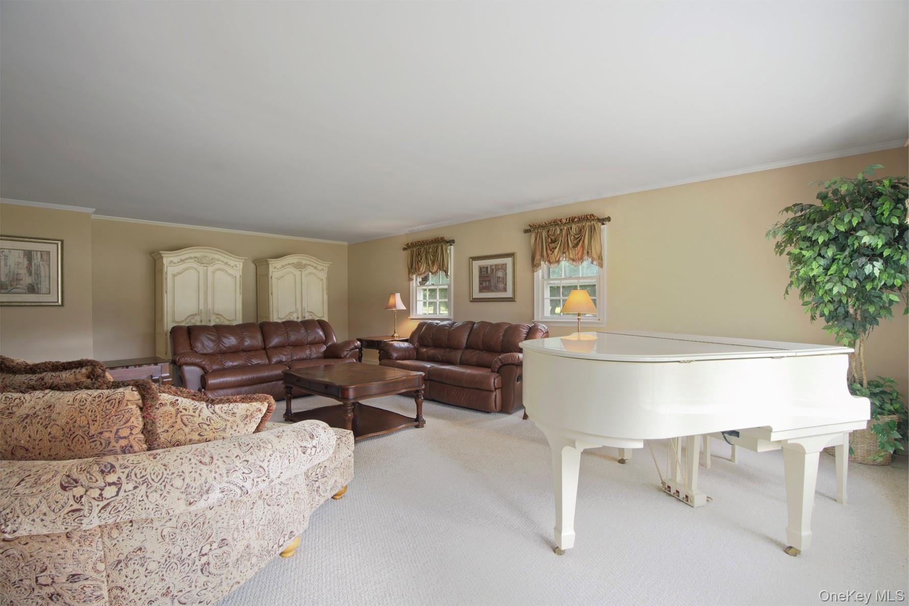 #5 photo, 1 Lake Drive, サフォーク郡 Middle Island , NY 11953