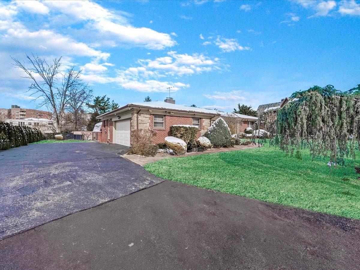 #4 photo, 215-31 26 Avenue, クイーンズ区 Bayside , NY 11360