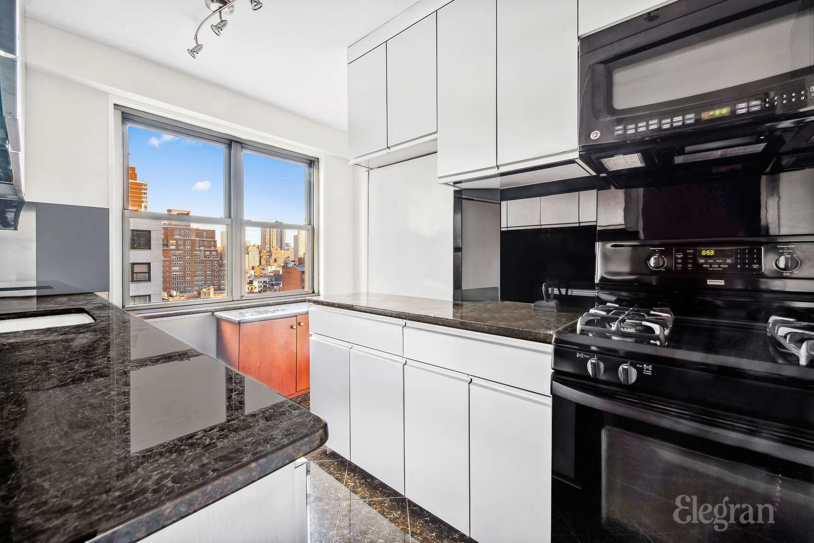 #5 photo, 360 E 72nd Street, マンハッタン Upper East Side , NY 10021