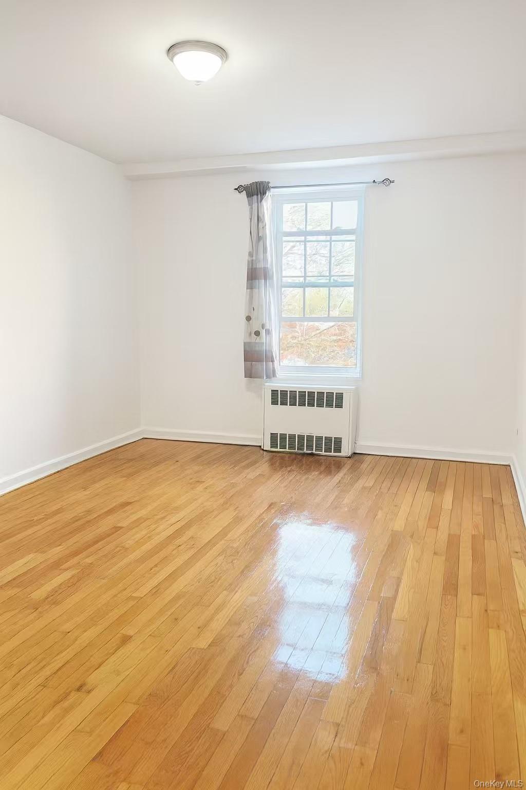 #7 photo, 139-09 84th Drive, קווינס Briarwood , NY 11435