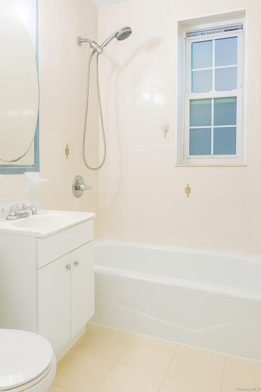 #9 photo, 139-09 84th Drive, קווינס Briarwood , NY 11435