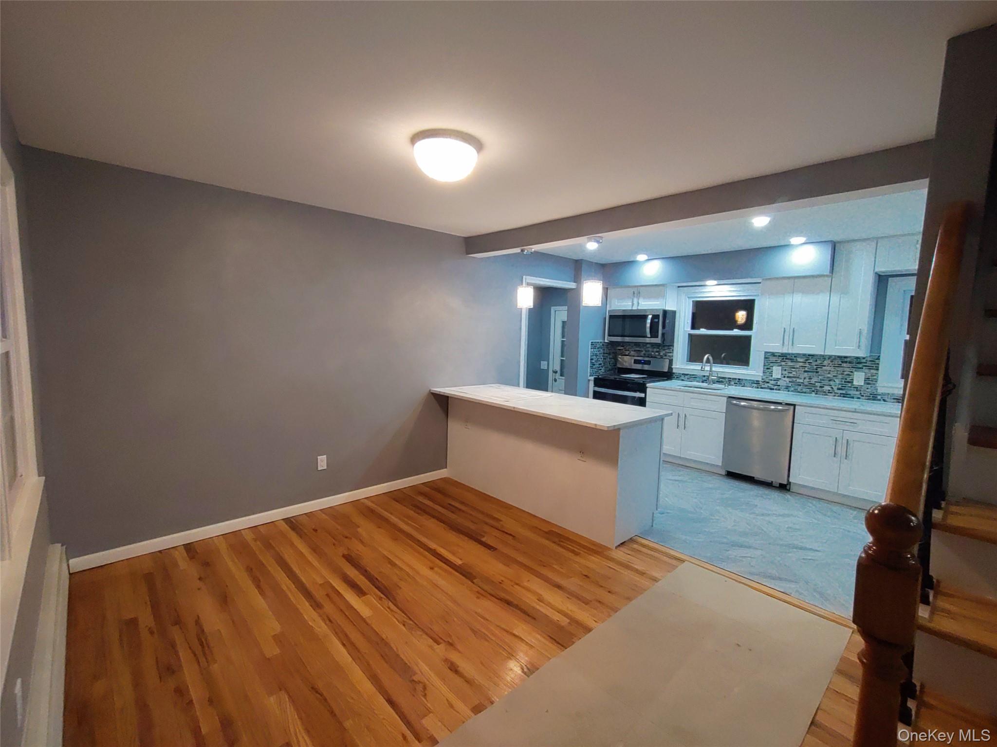 #4 photo, 53 Maple Street, ナッソー郡 Malverne , NY 11565