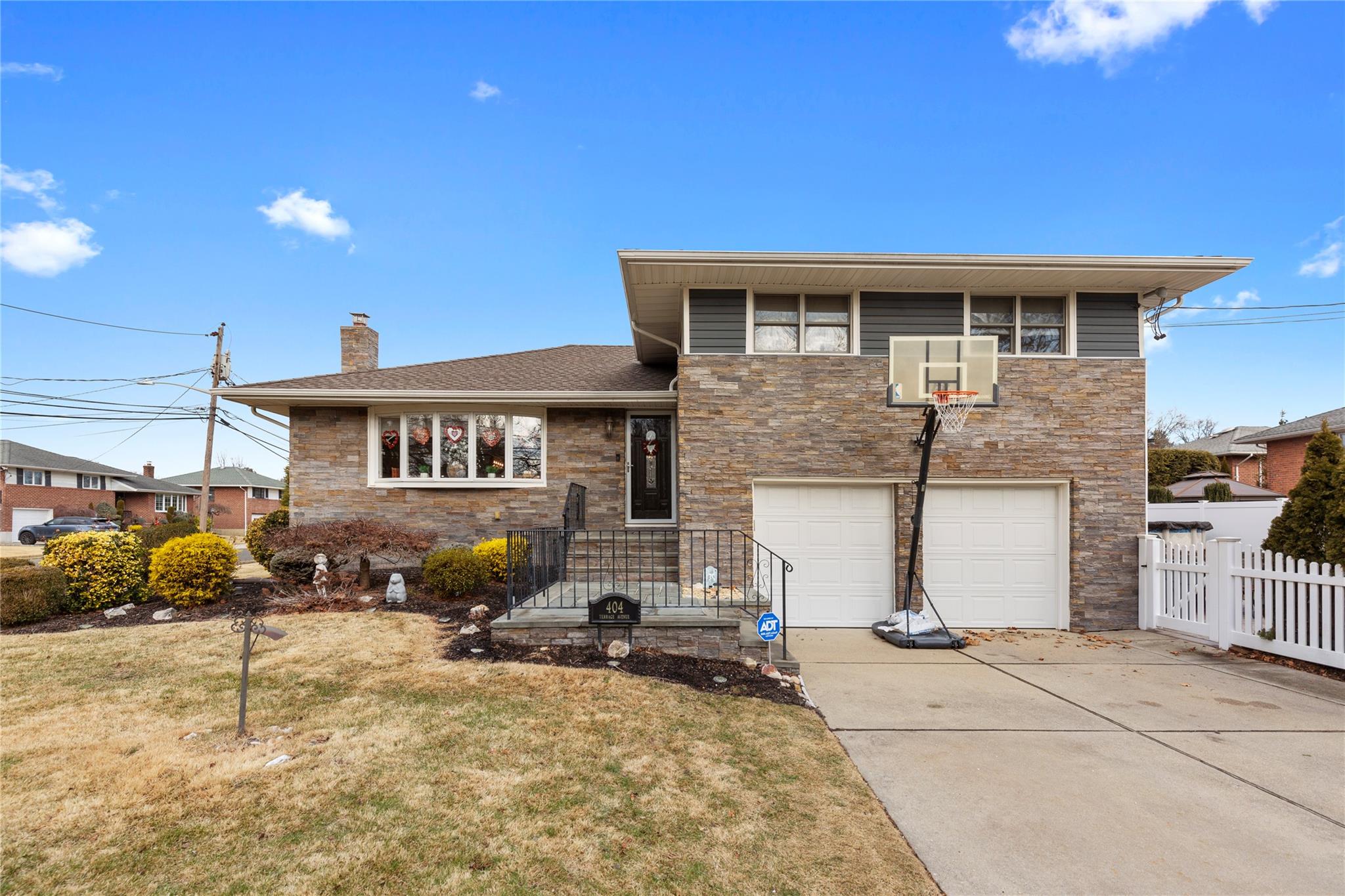 #1 photo, 404 Terrace Avenue, ナッソー郡 Garden City South , NY 11530