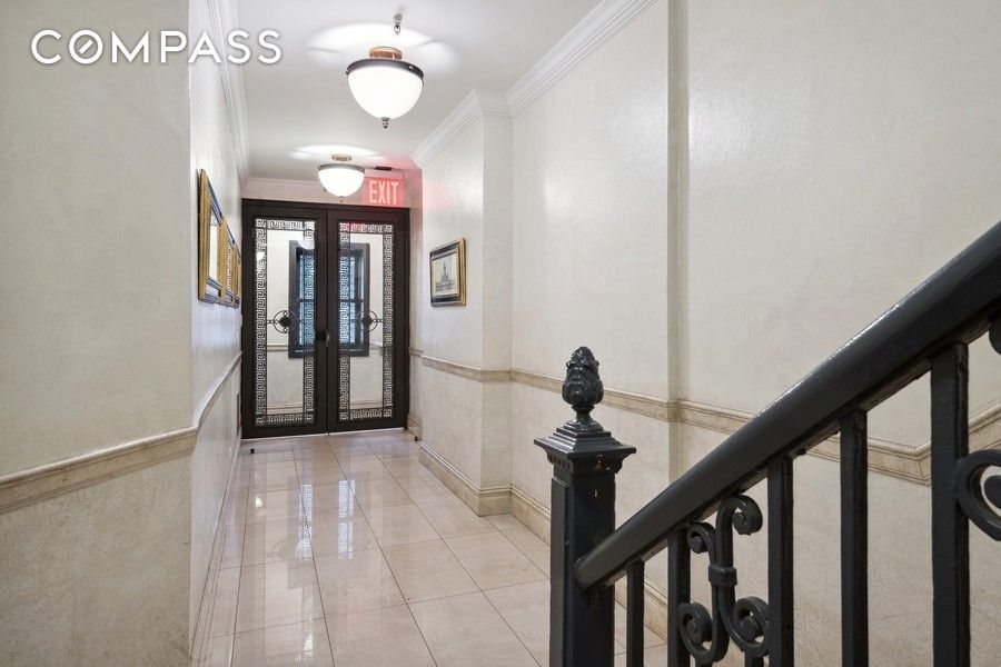 #1 photo, 49 E 74th Street, Upper East Side , NY 10021