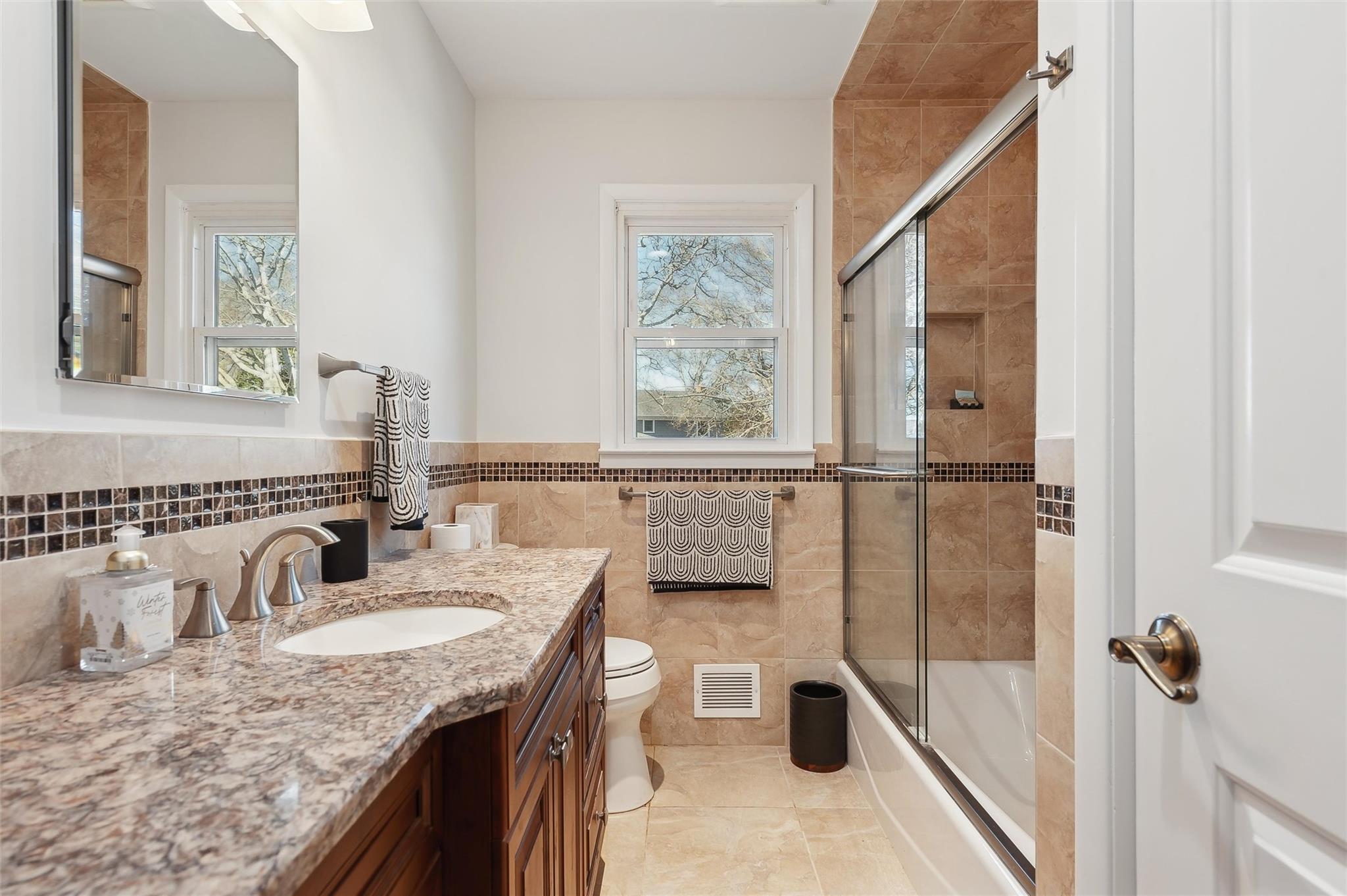 #4 photo, 36 Nautilus Drive, サフォーク郡 Hampton Bays , NY 11946