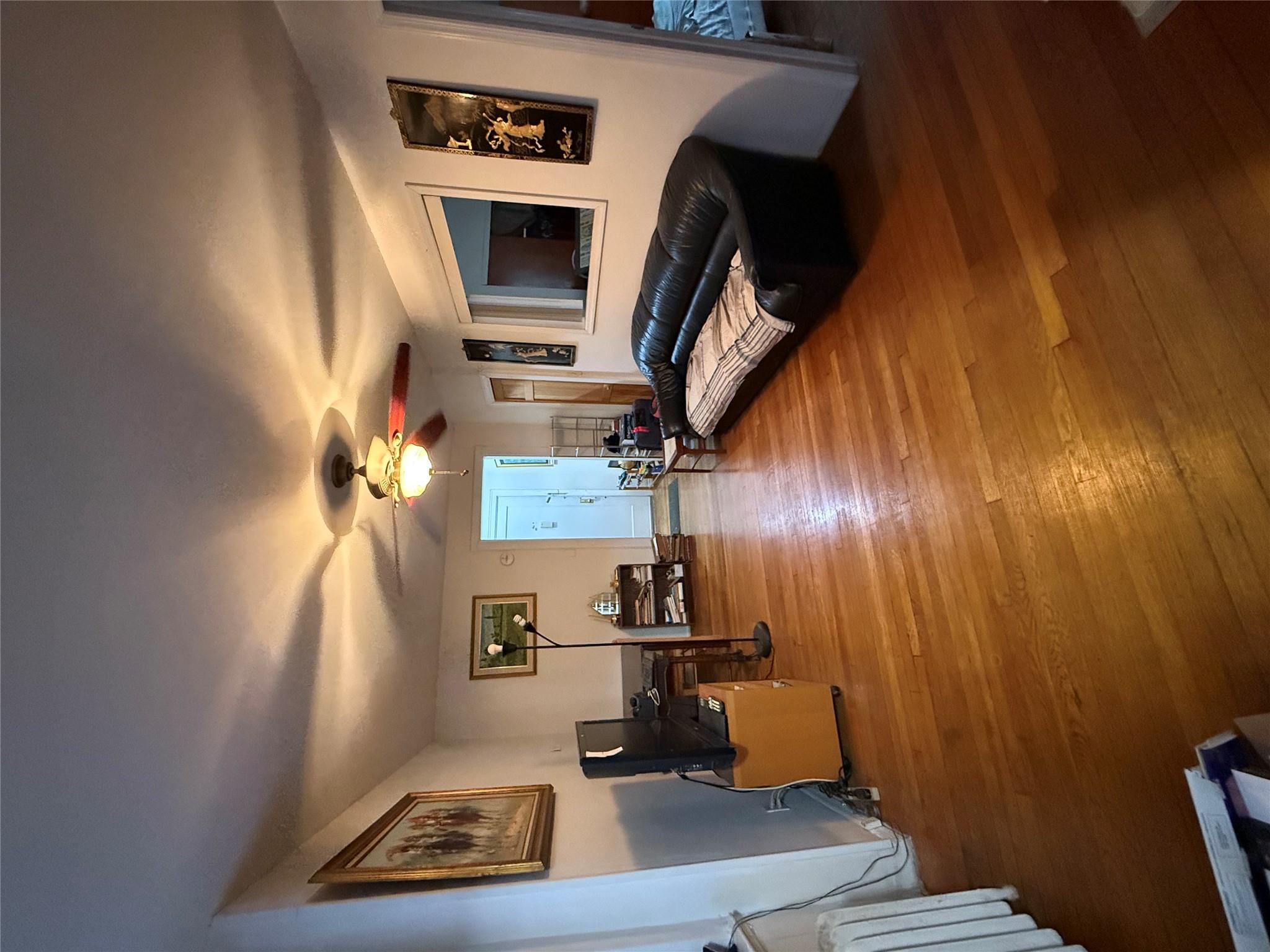 #3 photo, 42-04 LAYTON Street, クイーンズ区 Elmhurst , NY 11373