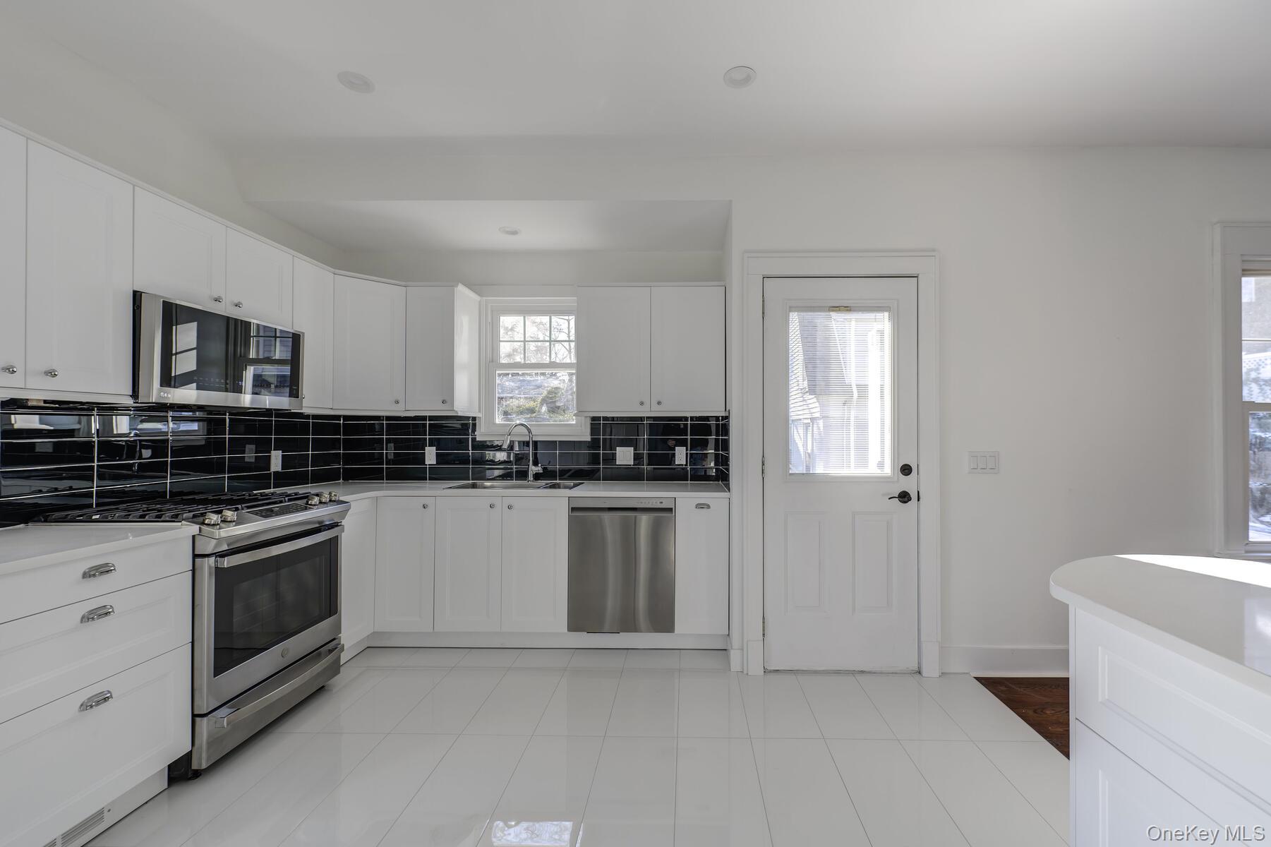 #16 photo, 27 Locust Lane, מחוז נסאו Oyster Bay , NY 11771