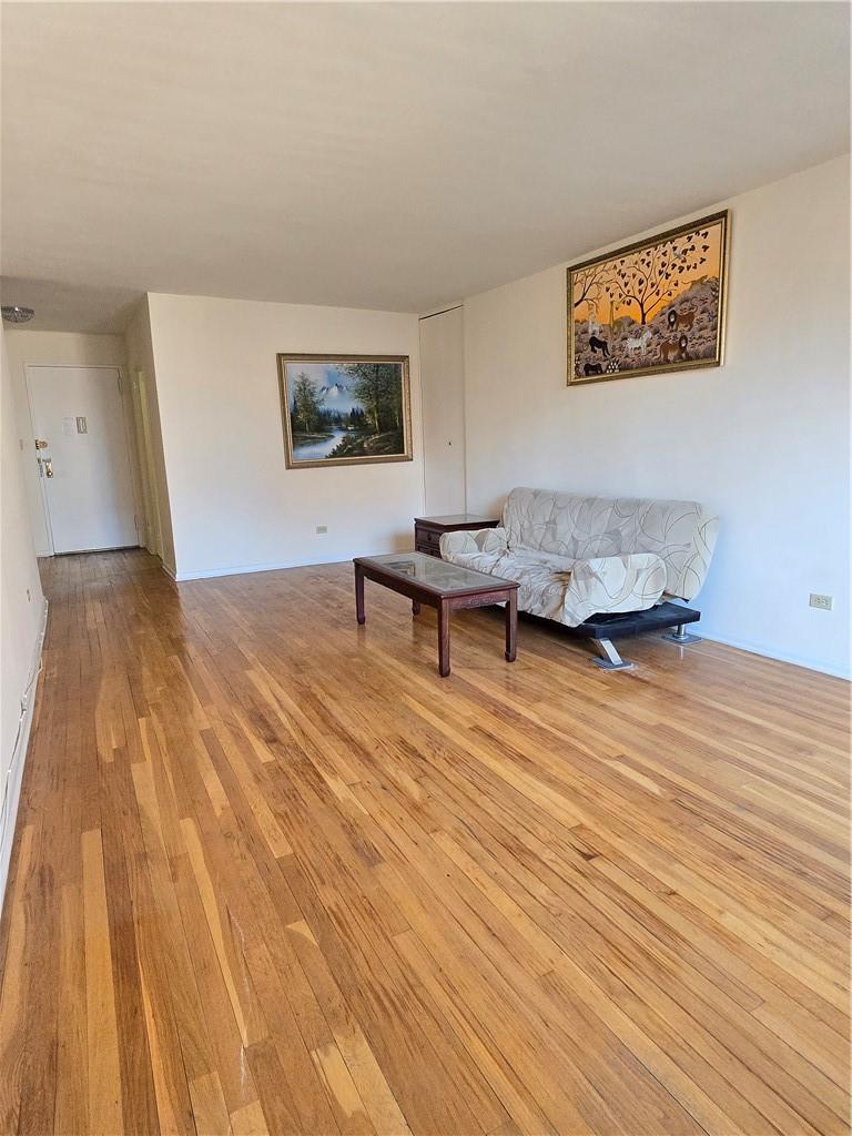 #4 photo, 14205 Roosevelt Avenue, Flushing , NY 11354