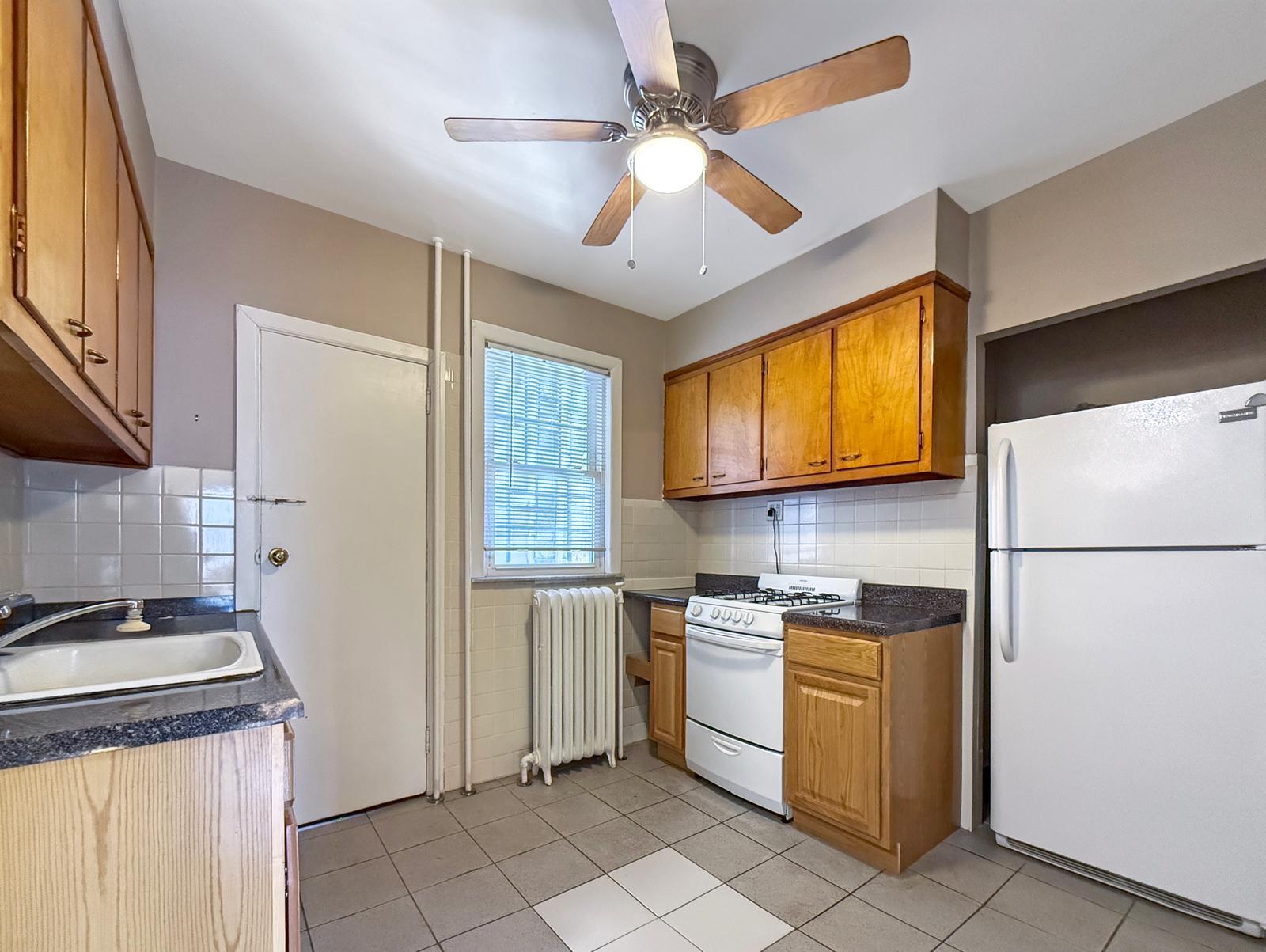 #4 photo, 1700-1702 Colden Avenue, ブロンクス区 Bronx , NY 10462