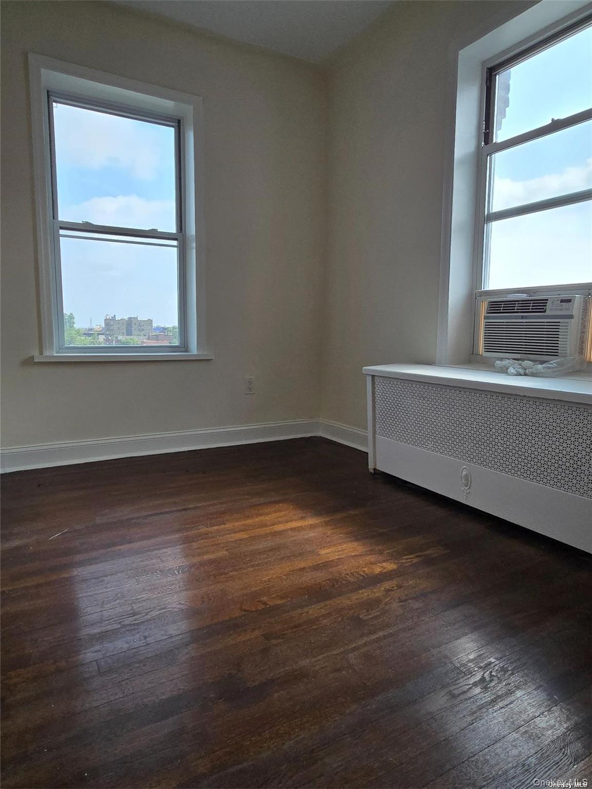 #10 photo, 59-11 Queens Boulevard, クイーンズ区 Woodside , NY 11377