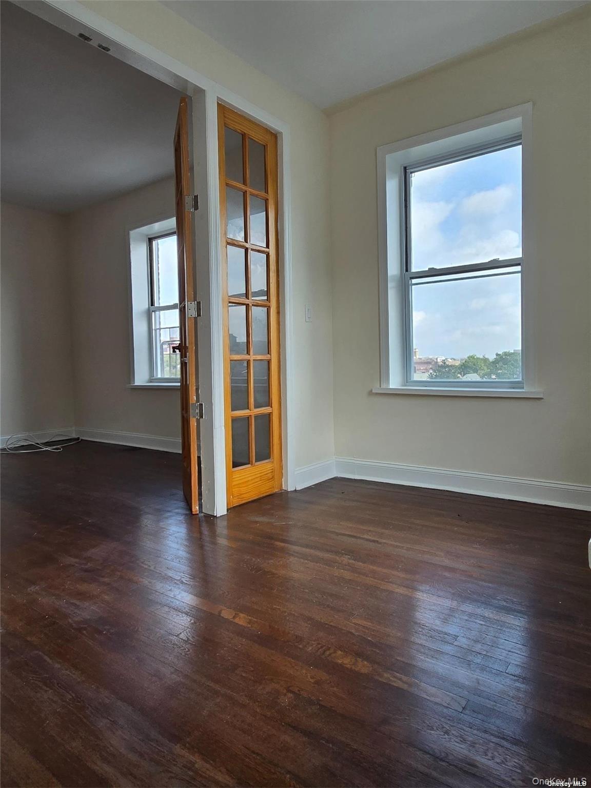 #9 photo, 59-11 Queens Boulevard, クイーンズ区 Woodside , NY 11377