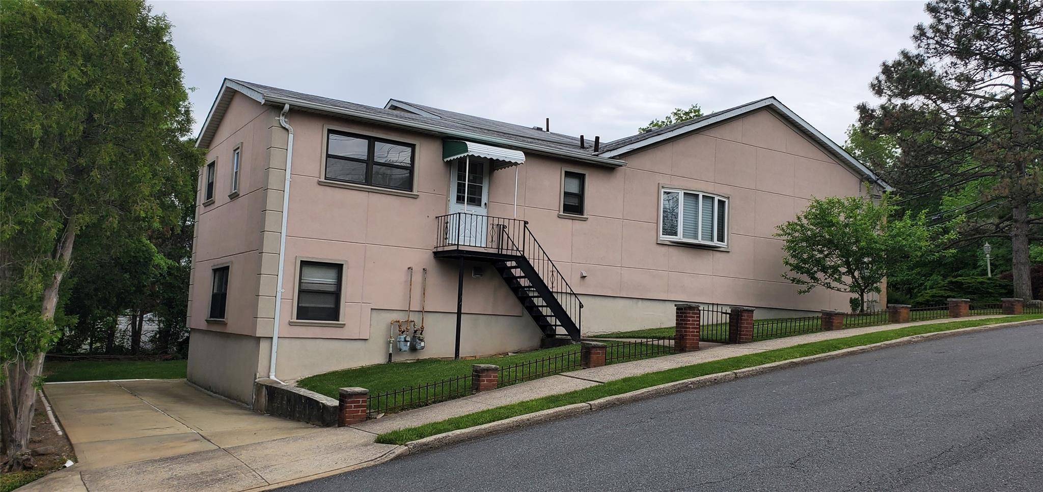 #2 photo, 125 Tioga  St, スタテンアイランド Staten Island , NY 10301