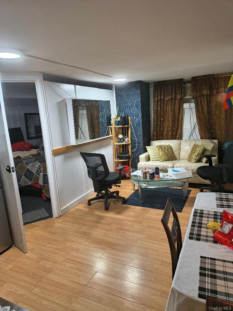 #9 photo, 87-08 31 Avenue, クイーンズ区 East Elmhurst , NY 11369