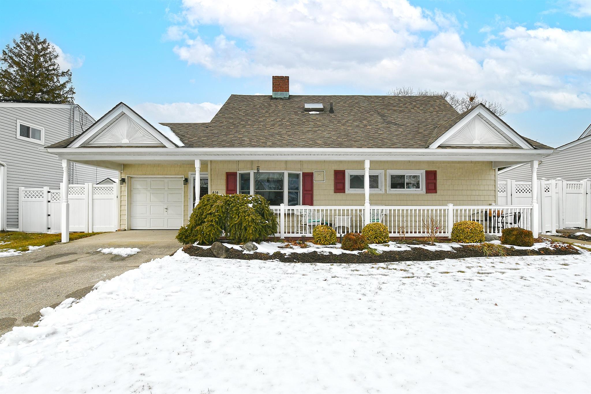 #1 photo, 414 Twin Lane South, Wantagh , NY 11793