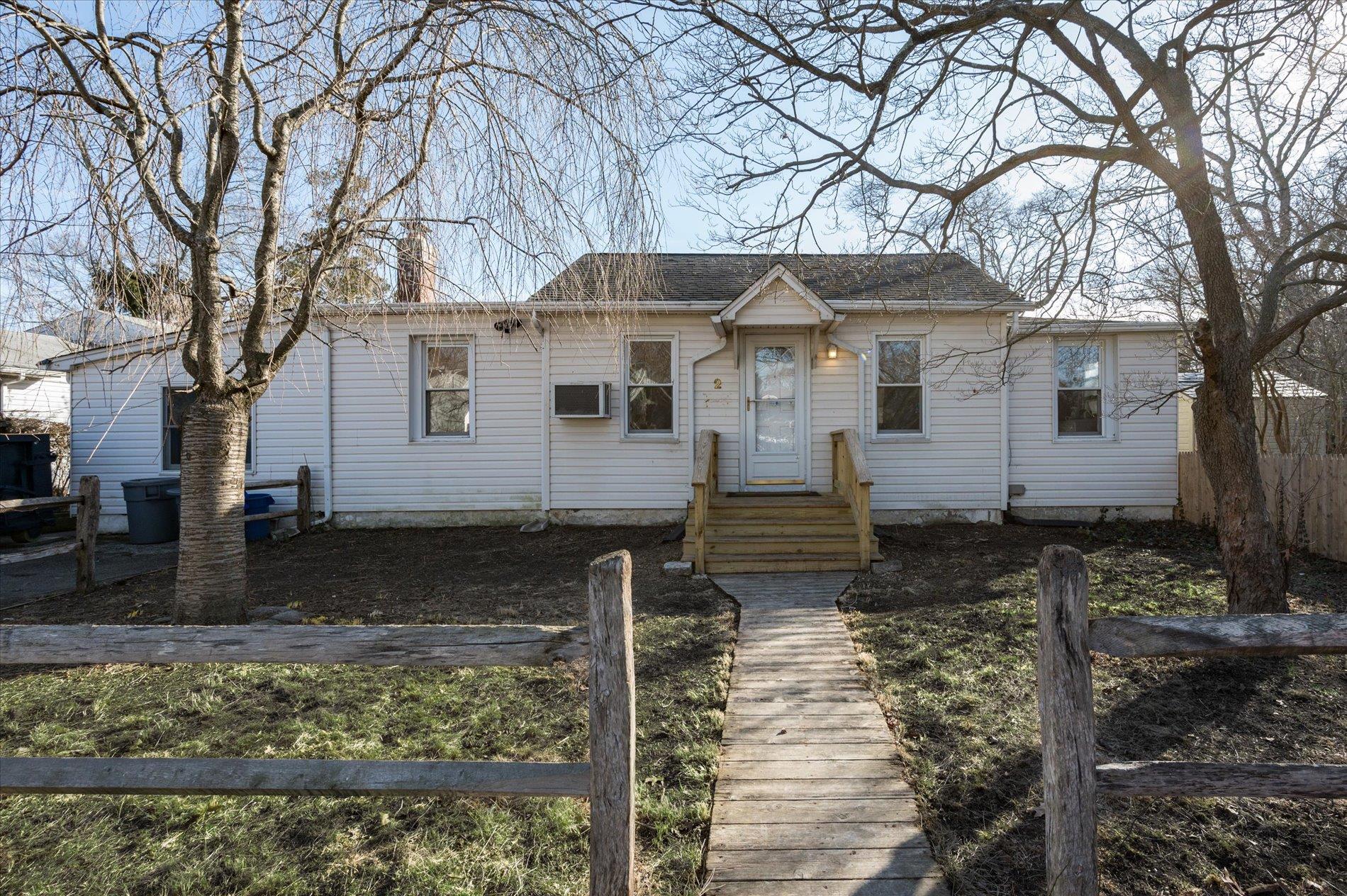 #2 photo, 2 Beverly Avenue, Copiague , NY 11726