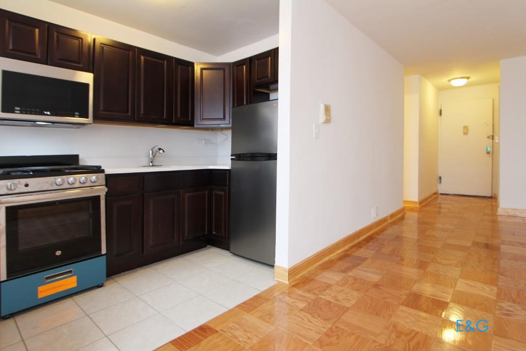 #1 photo, 183-11 Hillside Avenue, 皇后区 牙买加 Jamaica Estate , NY 11432