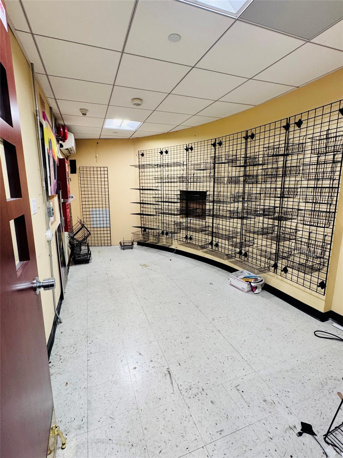 #14 photo, 30-75 Steinway Street, クイーンズ区 Astoria , NY 11103