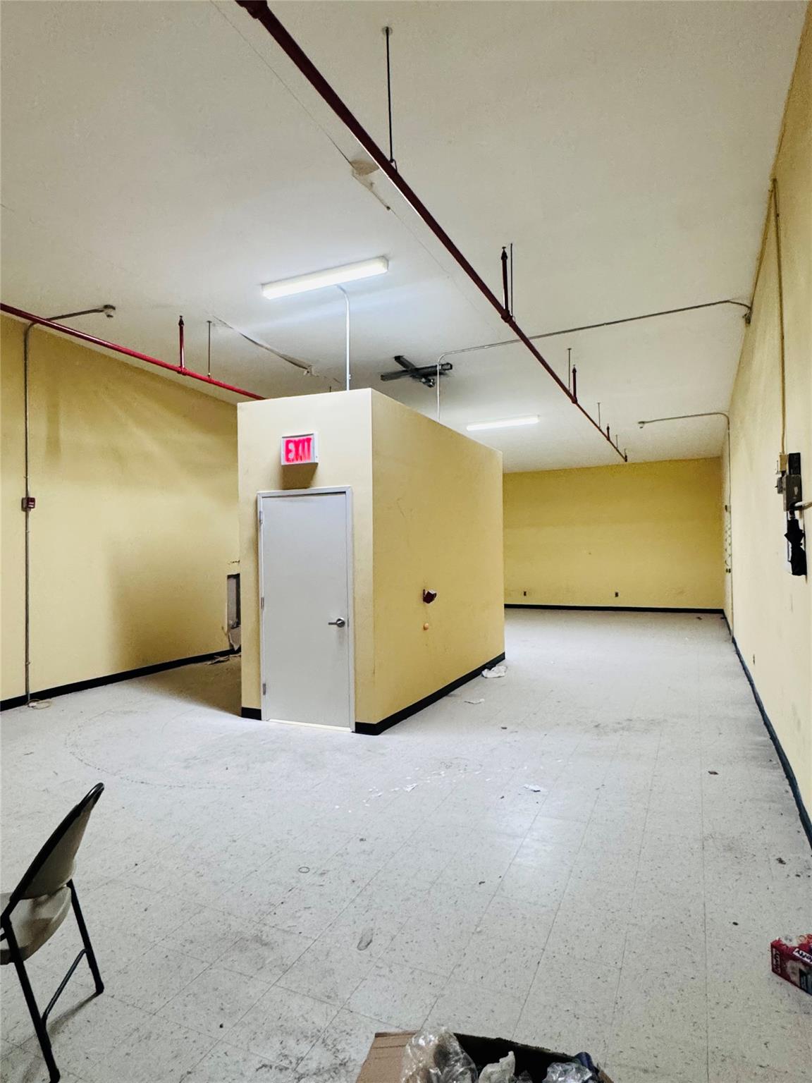 #16 photo, 30-75 Steinway Street, クイーンズ区 Astoria , NY 11103