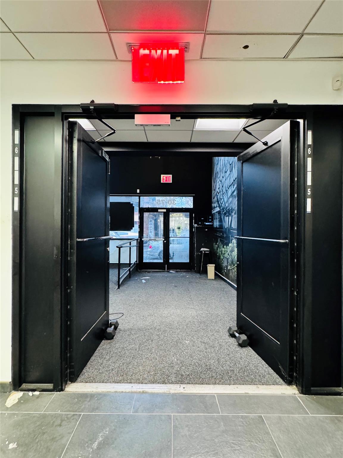 #2 photo, 30-75 Steinway Street, クイーンズ区 Astoria , NY 11103