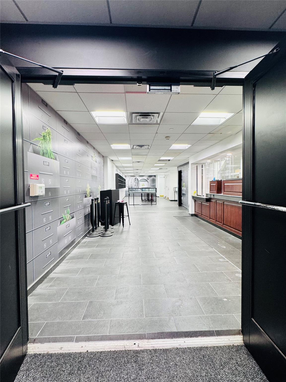 #3 photo, 30-75 Steinway Street, クイーンズ区 Astoria , NY 11103