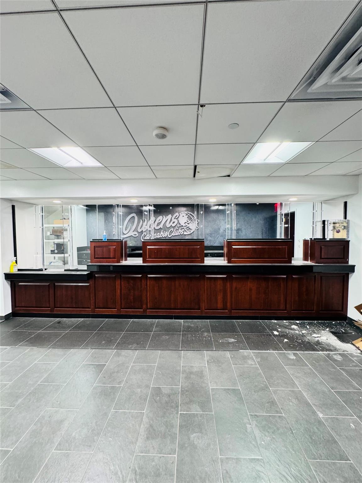 #4 photo, 30-75 Steinway Street, クイーンズ区 Astoria , NY 11103