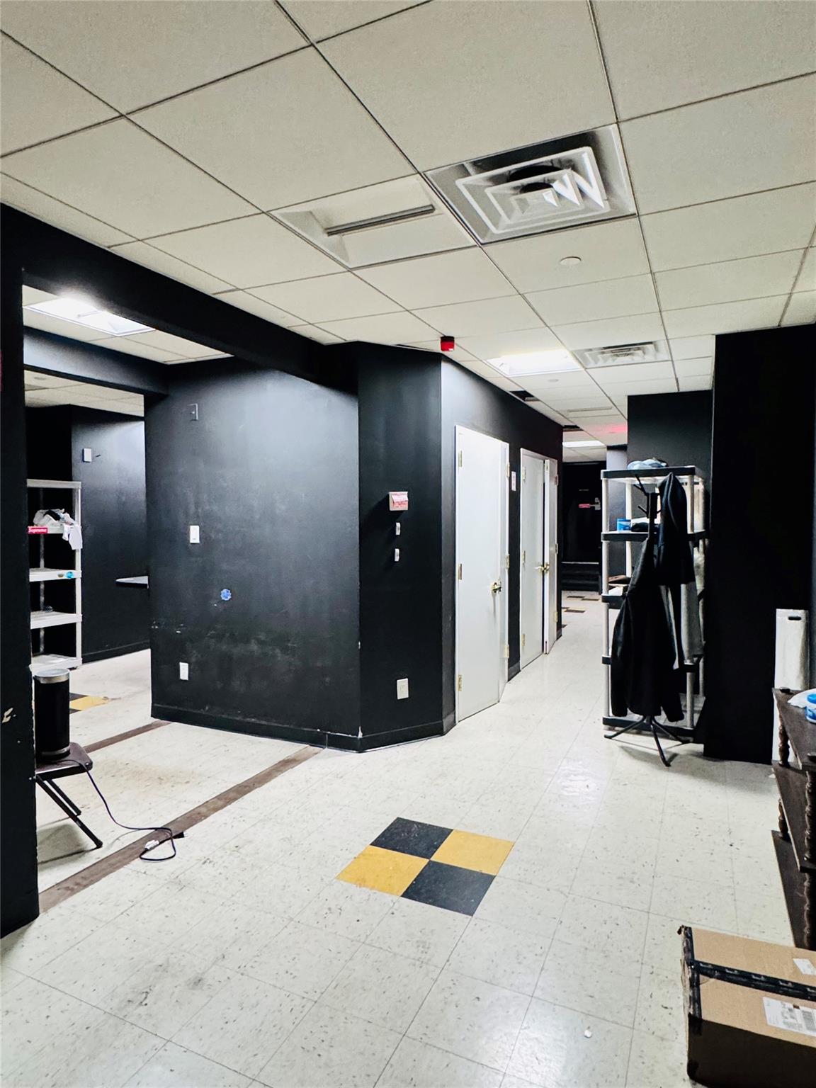 #7 photo, 30-75 Steinway Street, クイーンズ区 Astoria , NY 11103