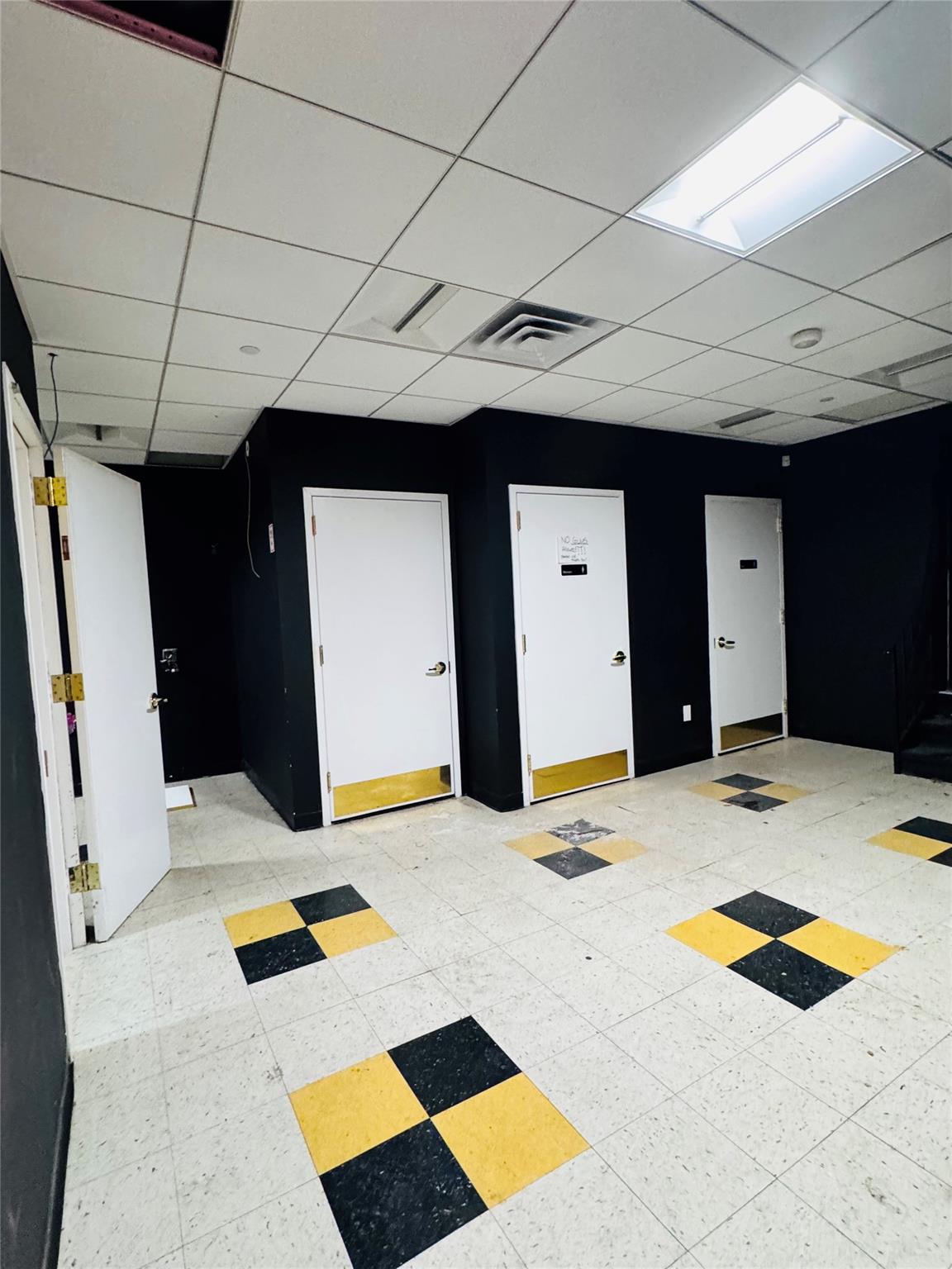 #8 photo, 30-75 Steinway Street, クイーンズ区 Astoria , NY 11103