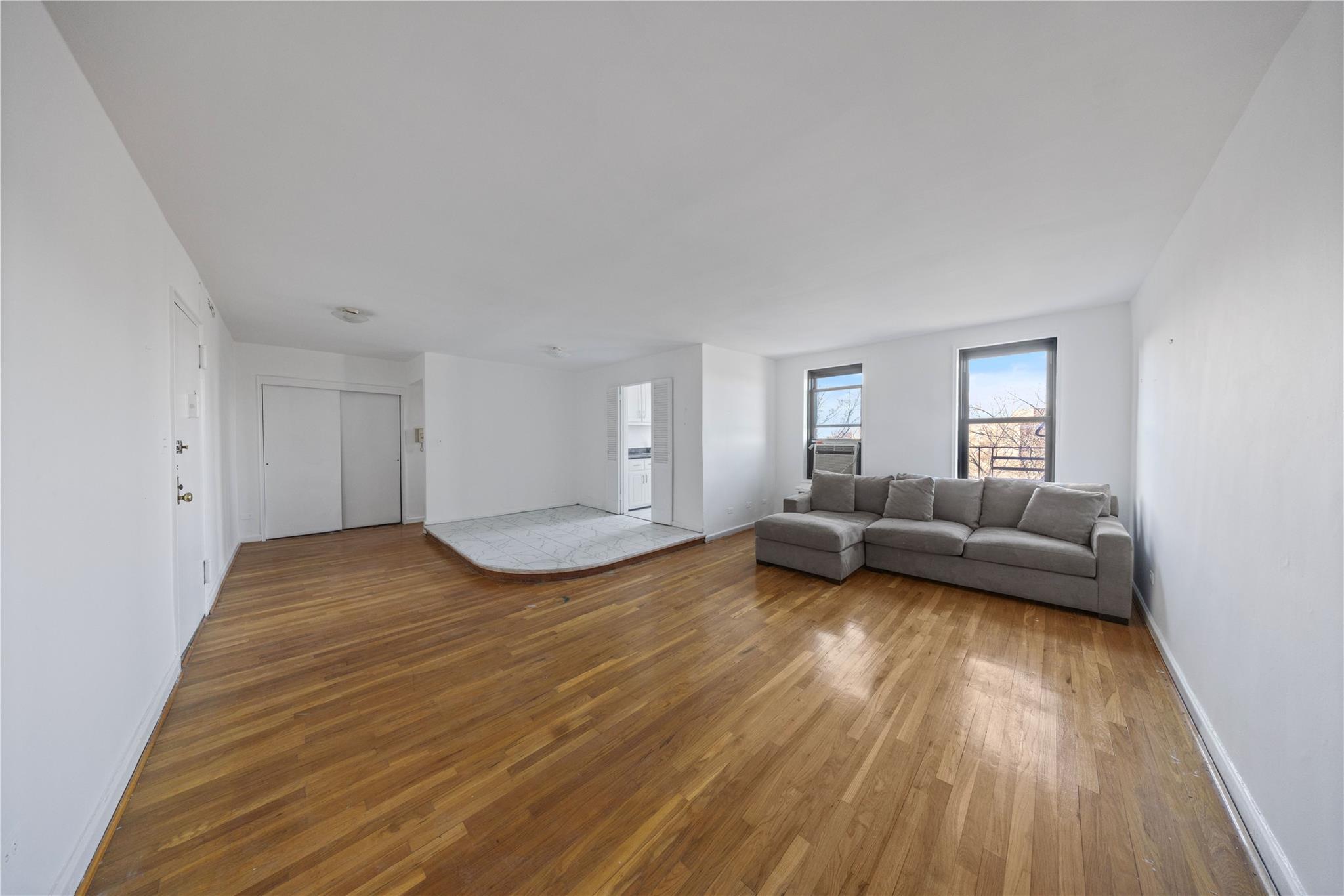 #1 photo, 84-01 Main Street, 皇后区 Briarwood , NY 11435