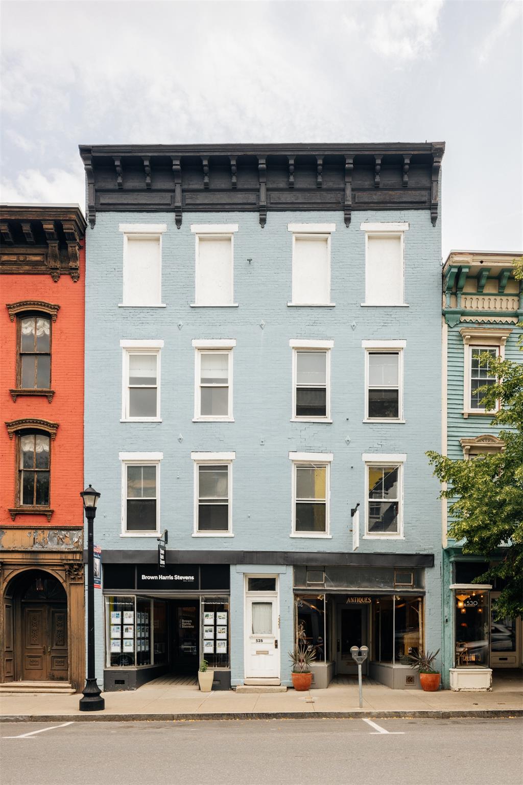 #10 photo, 526-528 Warren Street, Hudson , NY 12534