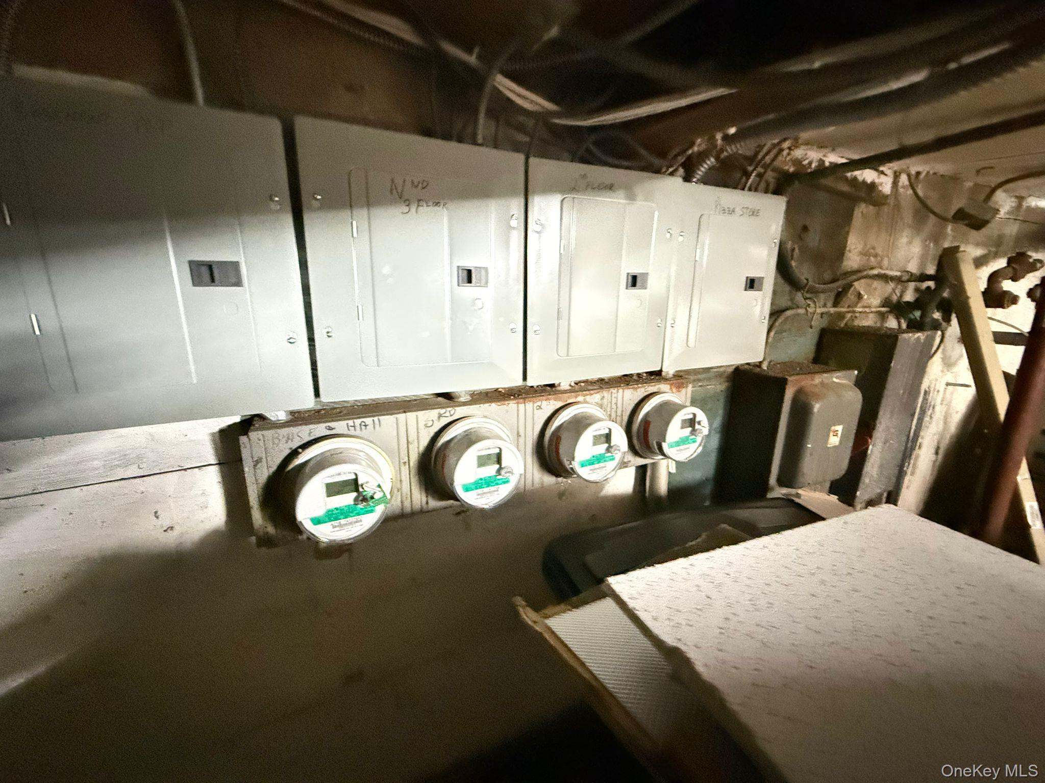 #20 photo, 95-08 Jamaica Avenue, קווינס Woodhaven , NY 11421