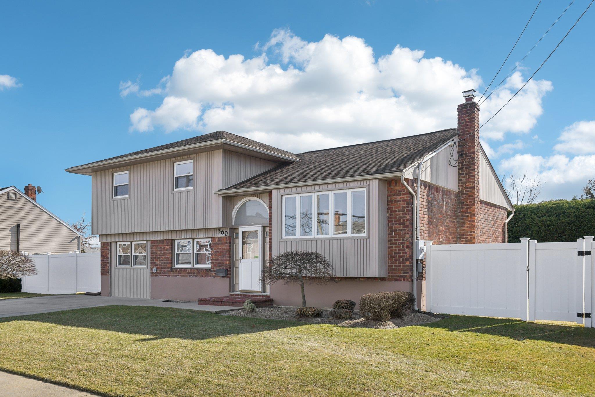 #1 photo, 360 Boundary Avenue, Massapequa , NY 11758