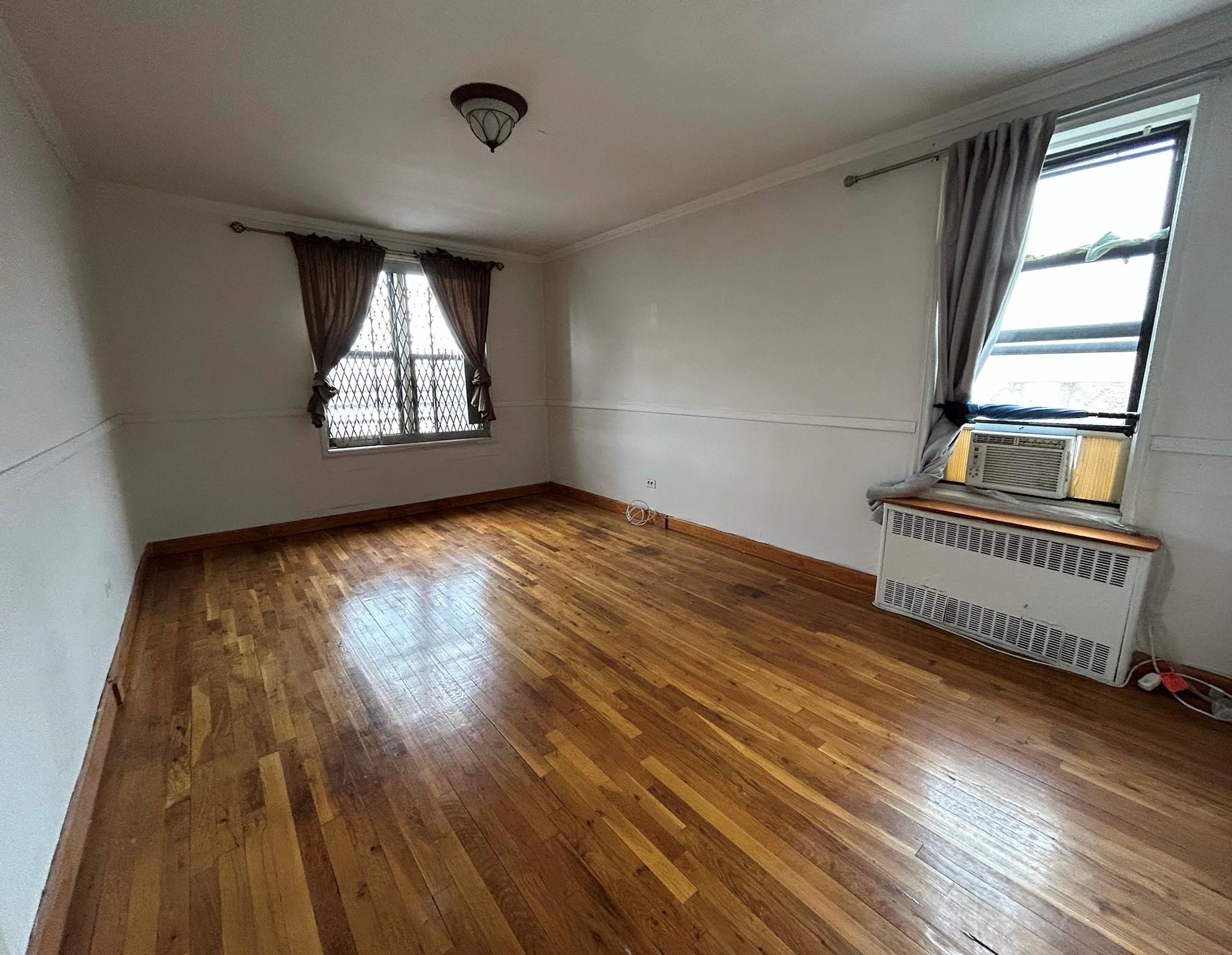 #4 photo, 9011 35th Ave, Jackson Heights , NY 11372