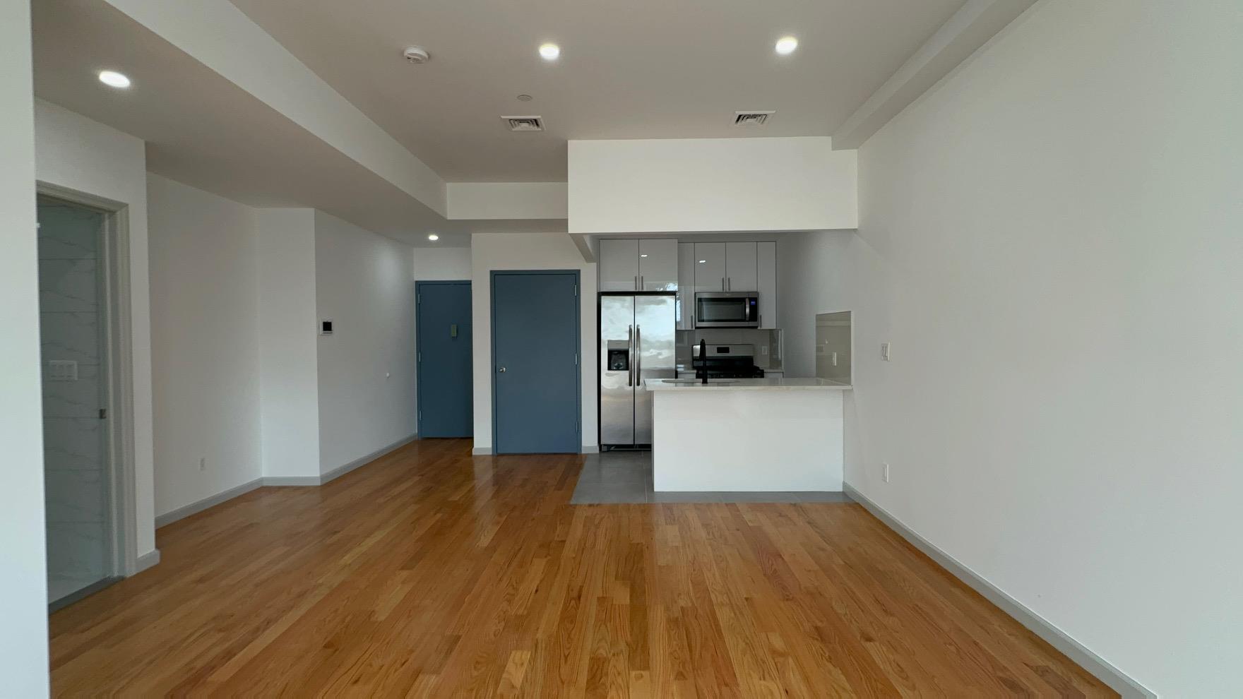 #12 photo, 18-21 Grove Street, クイーンズ区 Ridgewood , NY 11385