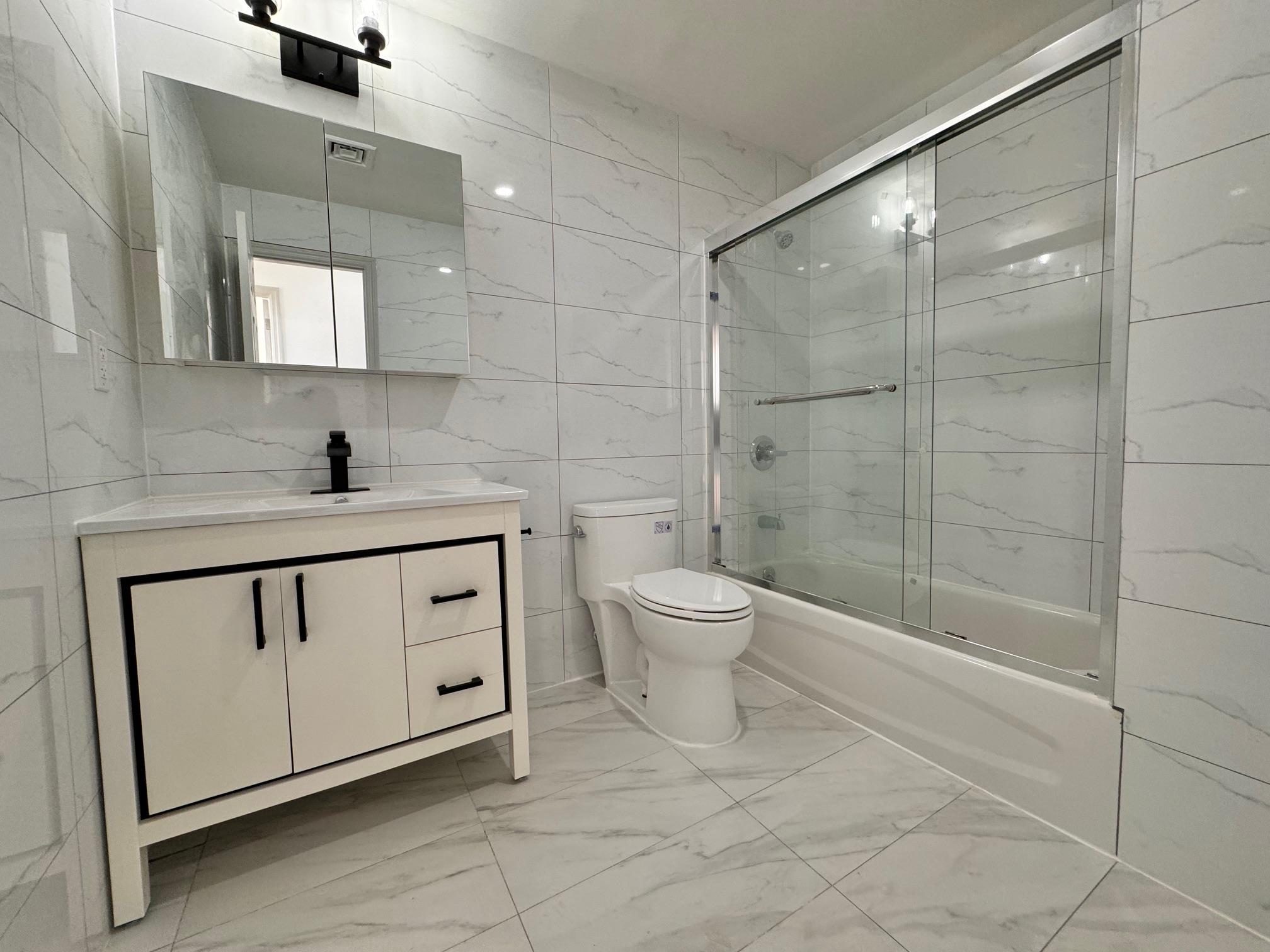 #13 photo, 18-21 Grove Street, クイーンズ区 Ridgewood , NY 11385