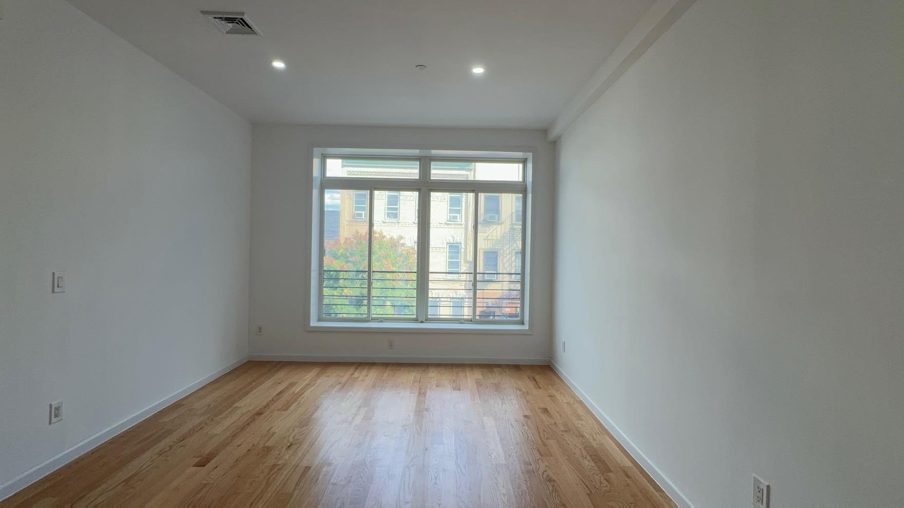 #14 photo, 18-21 Grove Street, クイーンズ区 Ridgewood , NY 11385