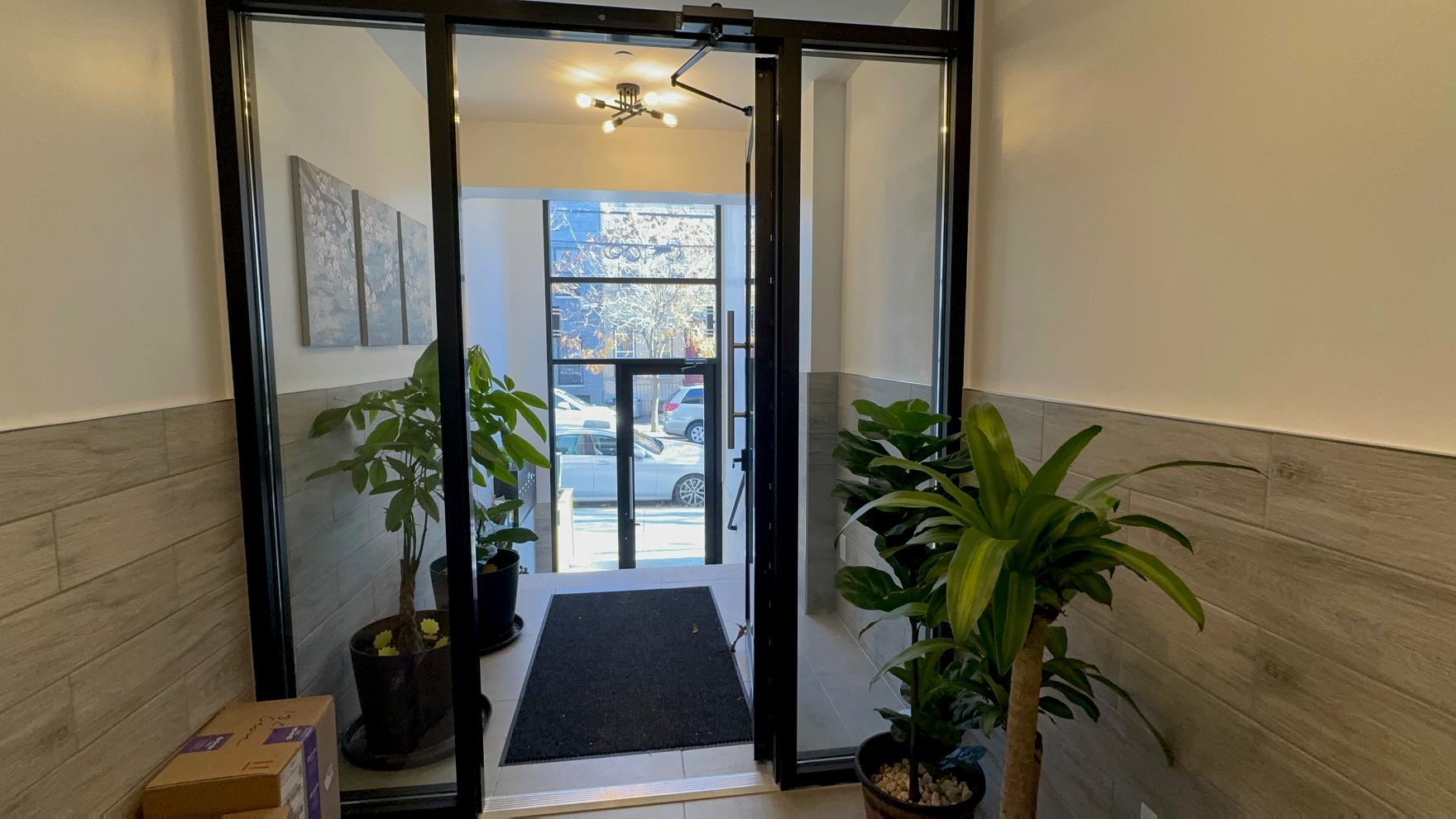 #8 photo, 18-21 Grove Street, クイーンズ区 Ridgewood , NY 11385