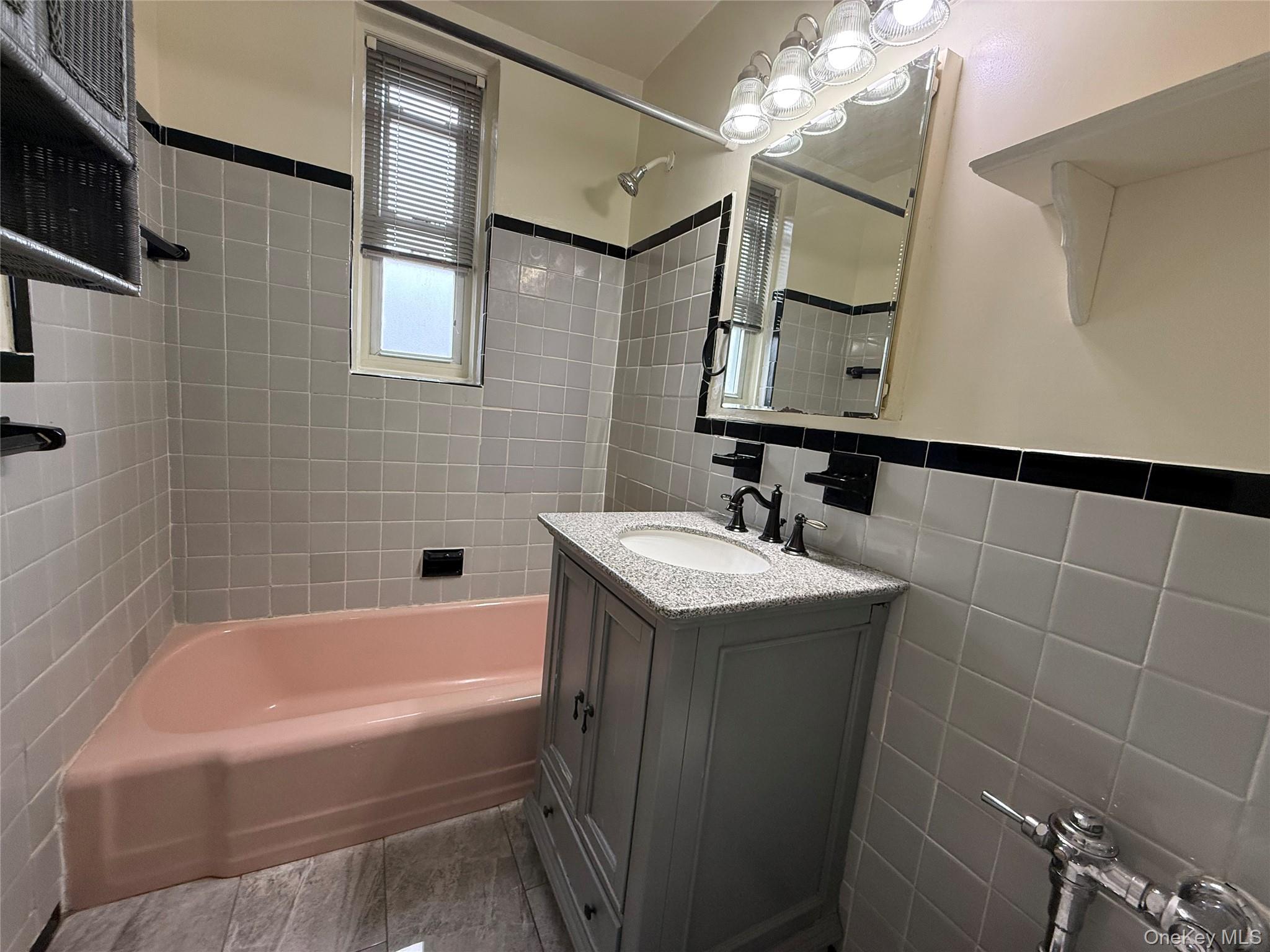 #18 photo, 245 Rumsey Road, Yonkers , NY 10701