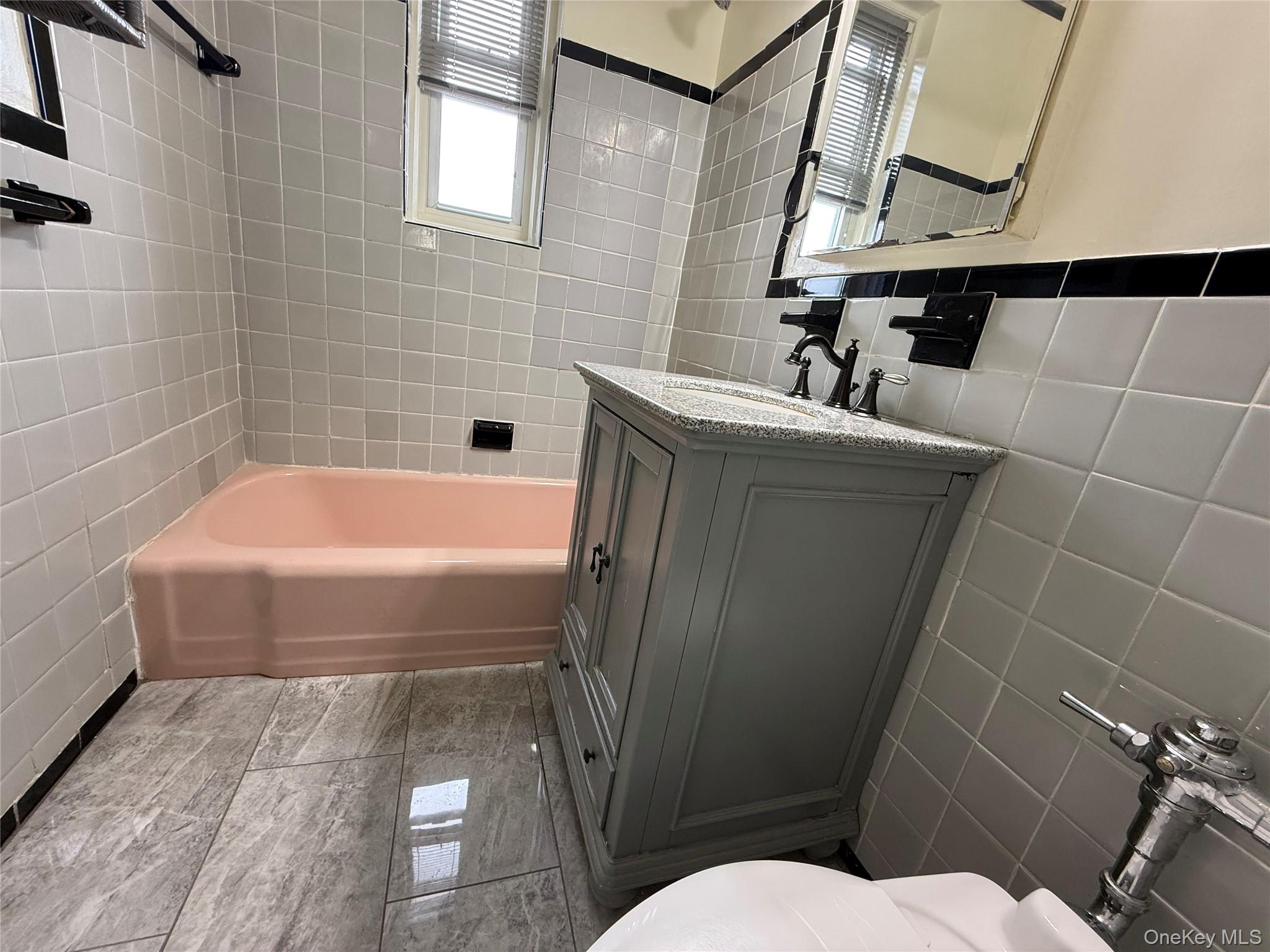 #19 photo, 245 Rumsey Road, Yonkers , NY 10701