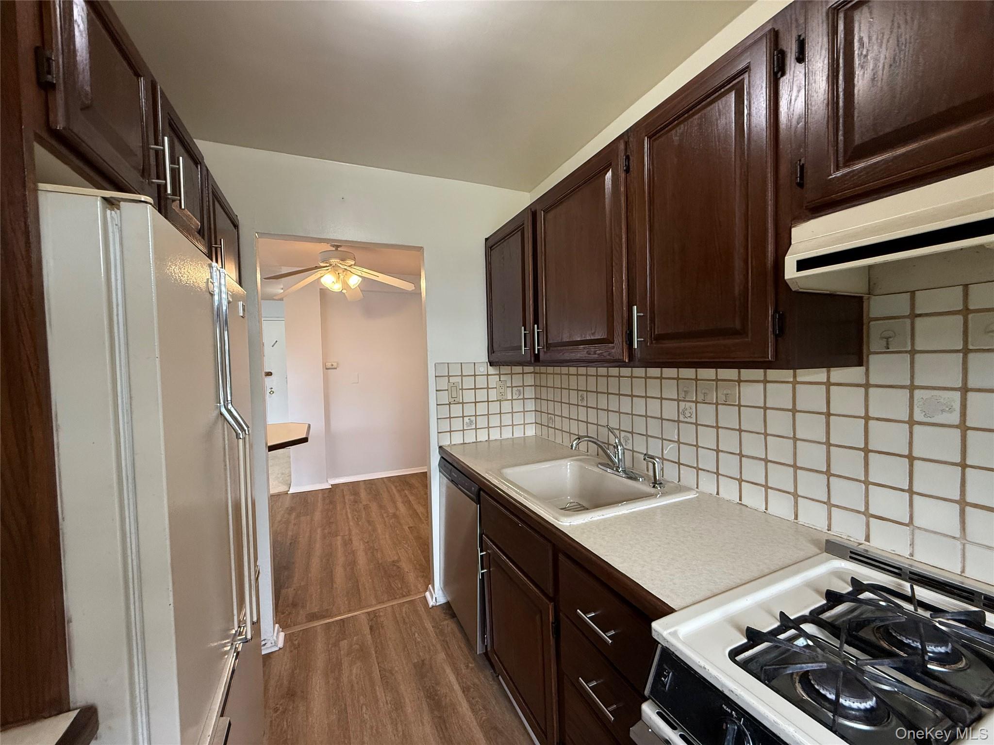 #5 photo, 245 Rumsey Road, Yonkers , NY 10701