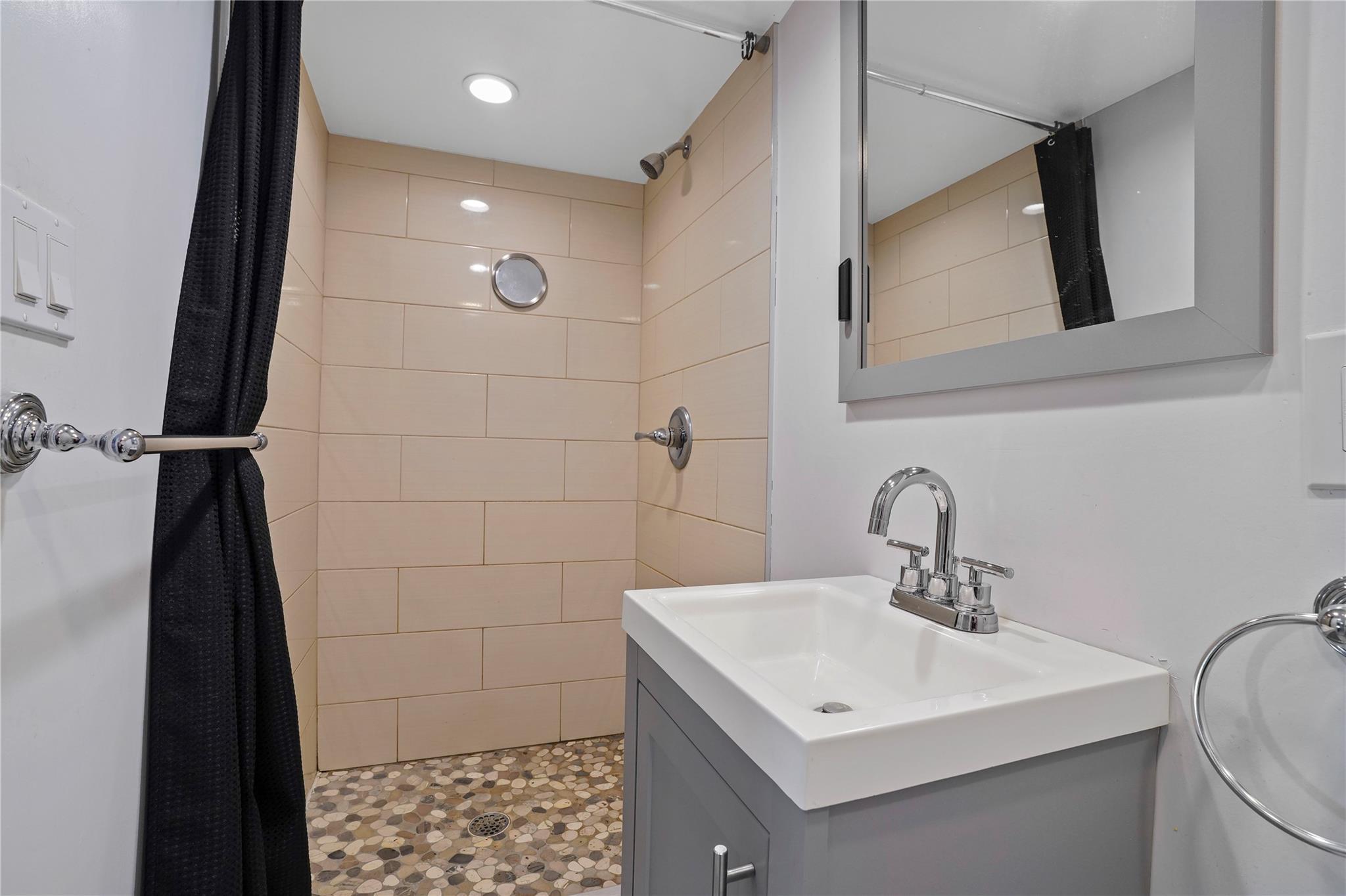 #18 photo, 64-18 84 Place, クイーンズ区 Middle Village , NY 11379