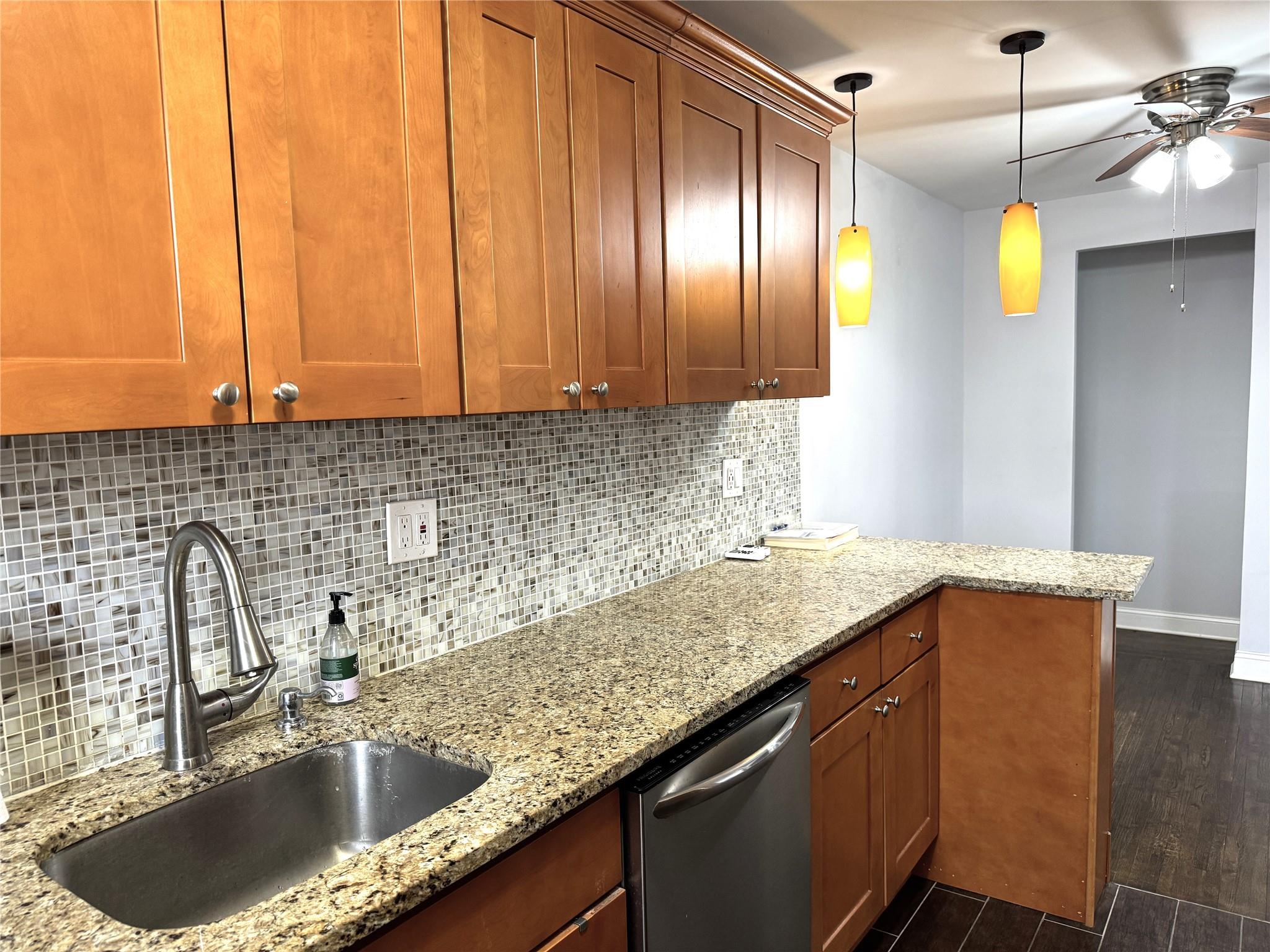 #11 photo, 143-50 Hoover Ave, クイーンズ区 Briarwood , NY 11435