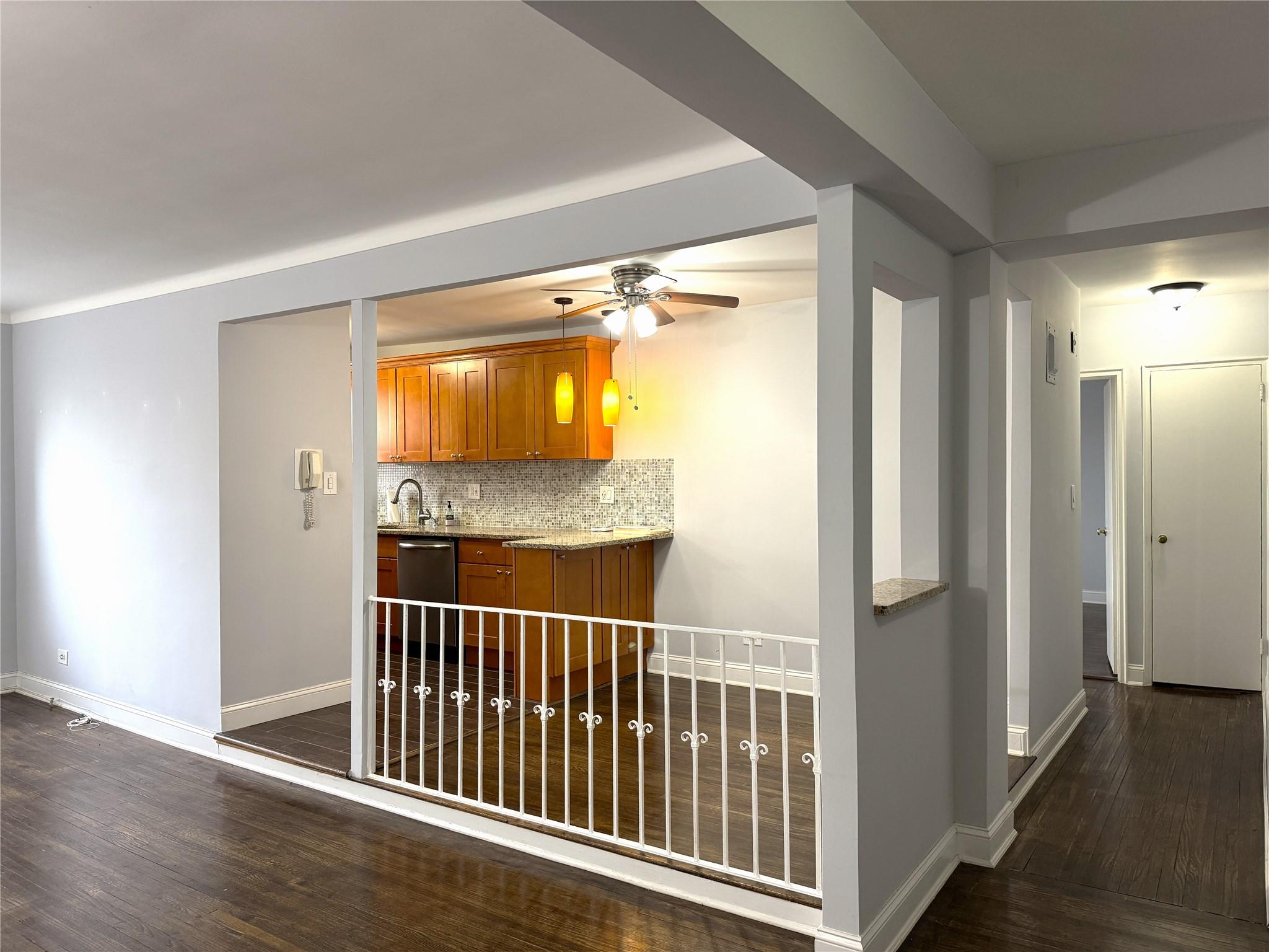 #4 photo, 143-50 Hoover Ave, クイーンズ区 Briarwood , NY 11435