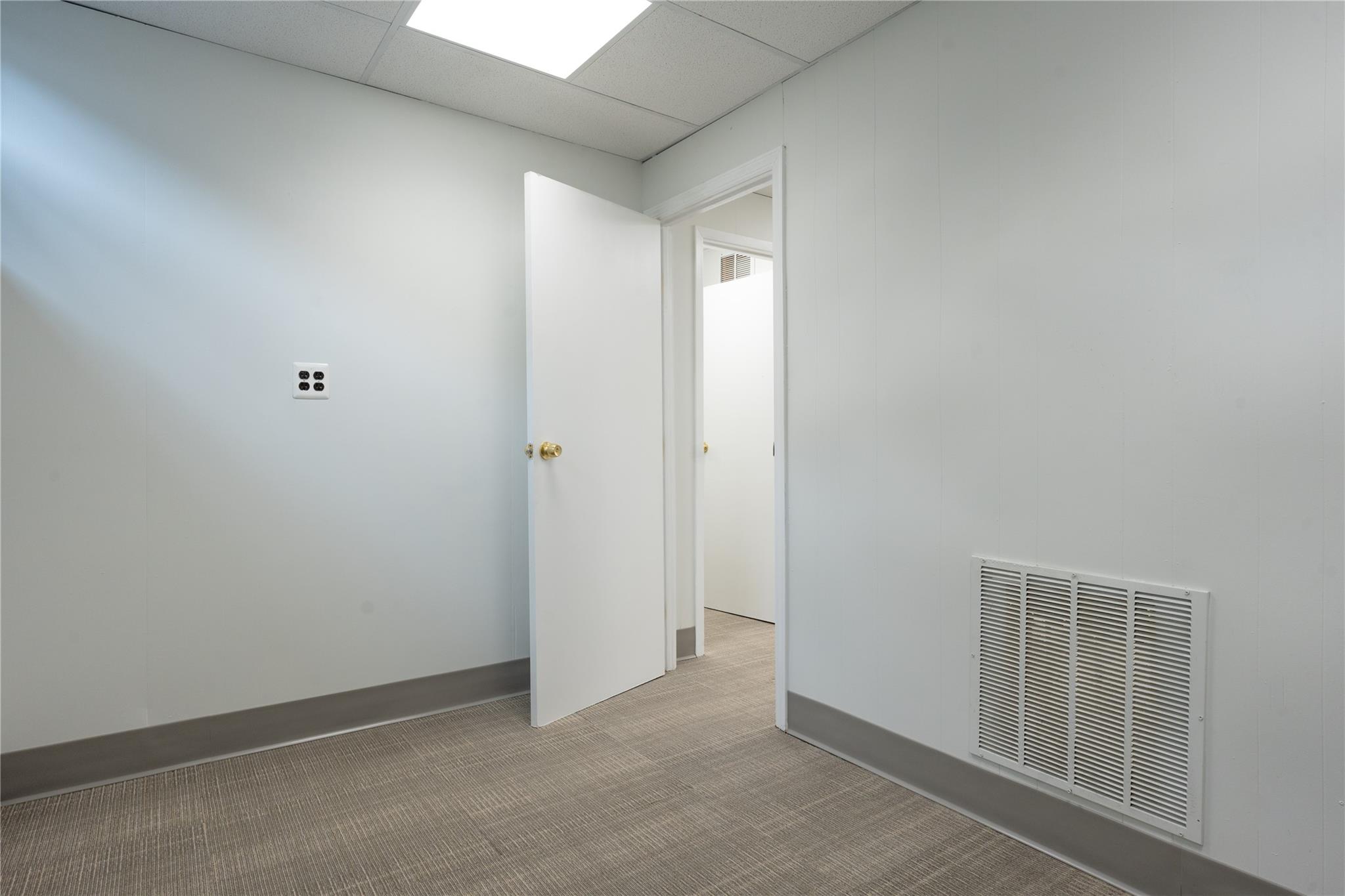 #15 photo, 160 Commack Road, サフォーク郡 Commack , NY 11725