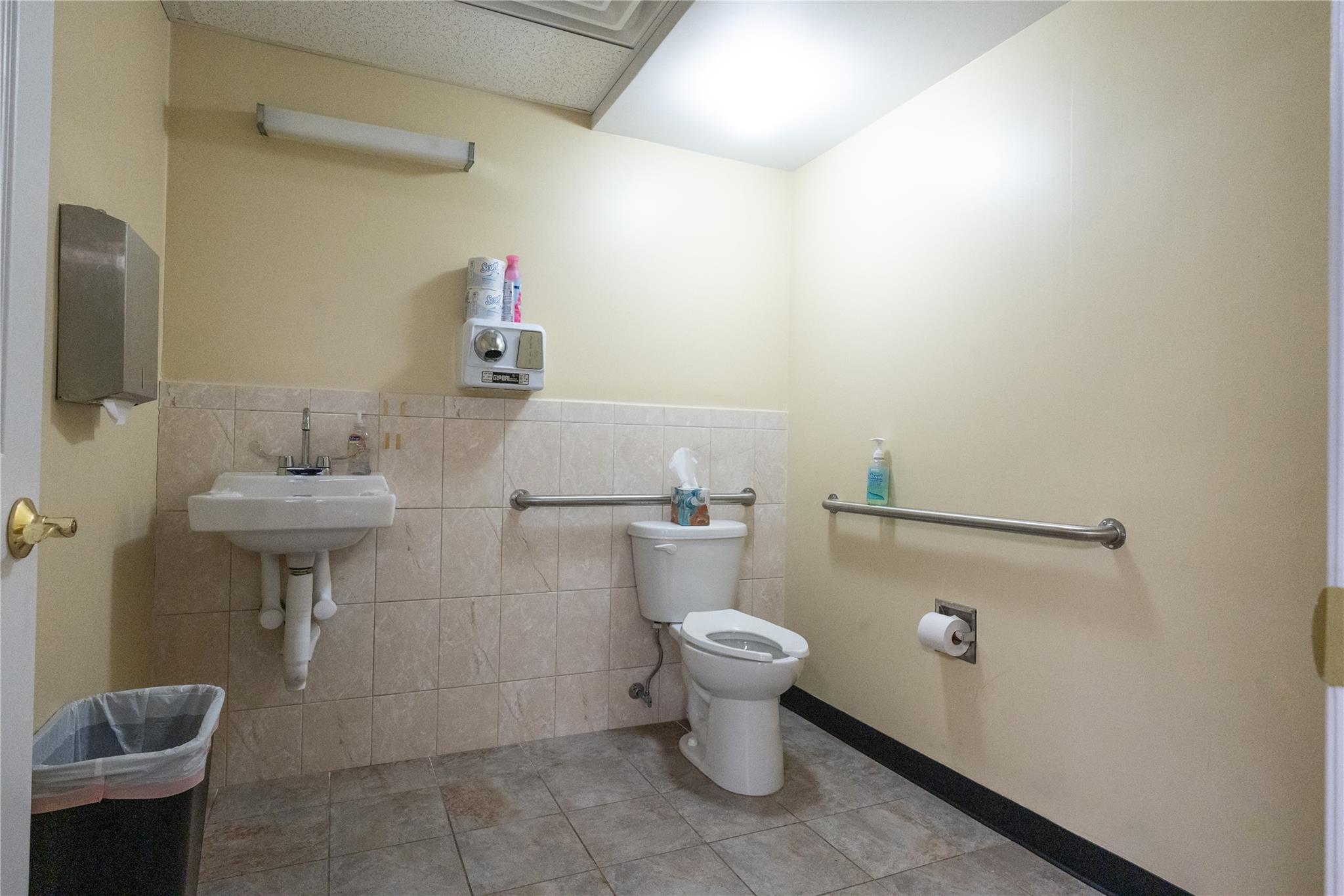 #13 photo, 160 Commack Road, サフォーク郡 Commack , NY 11725